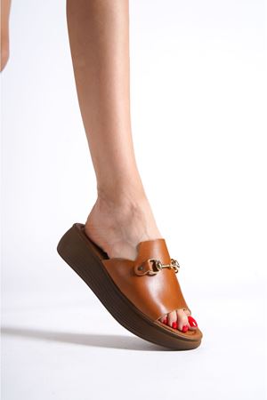 Kadın Şık Toka Detaylı Hakiki Deri Terlik - Taba