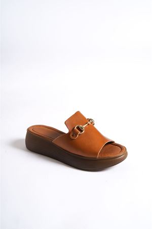 Kadın Şık Toka Detaylı Hakiki Deri Terlik - Taba