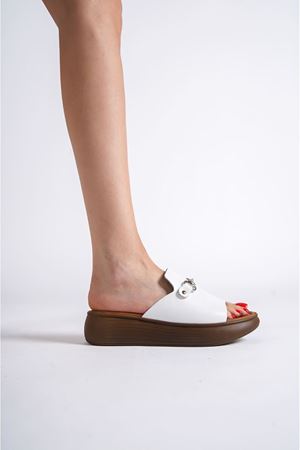 Kadın Şık Toka Detaylı Hakiki Deri Terlik - Beyaz