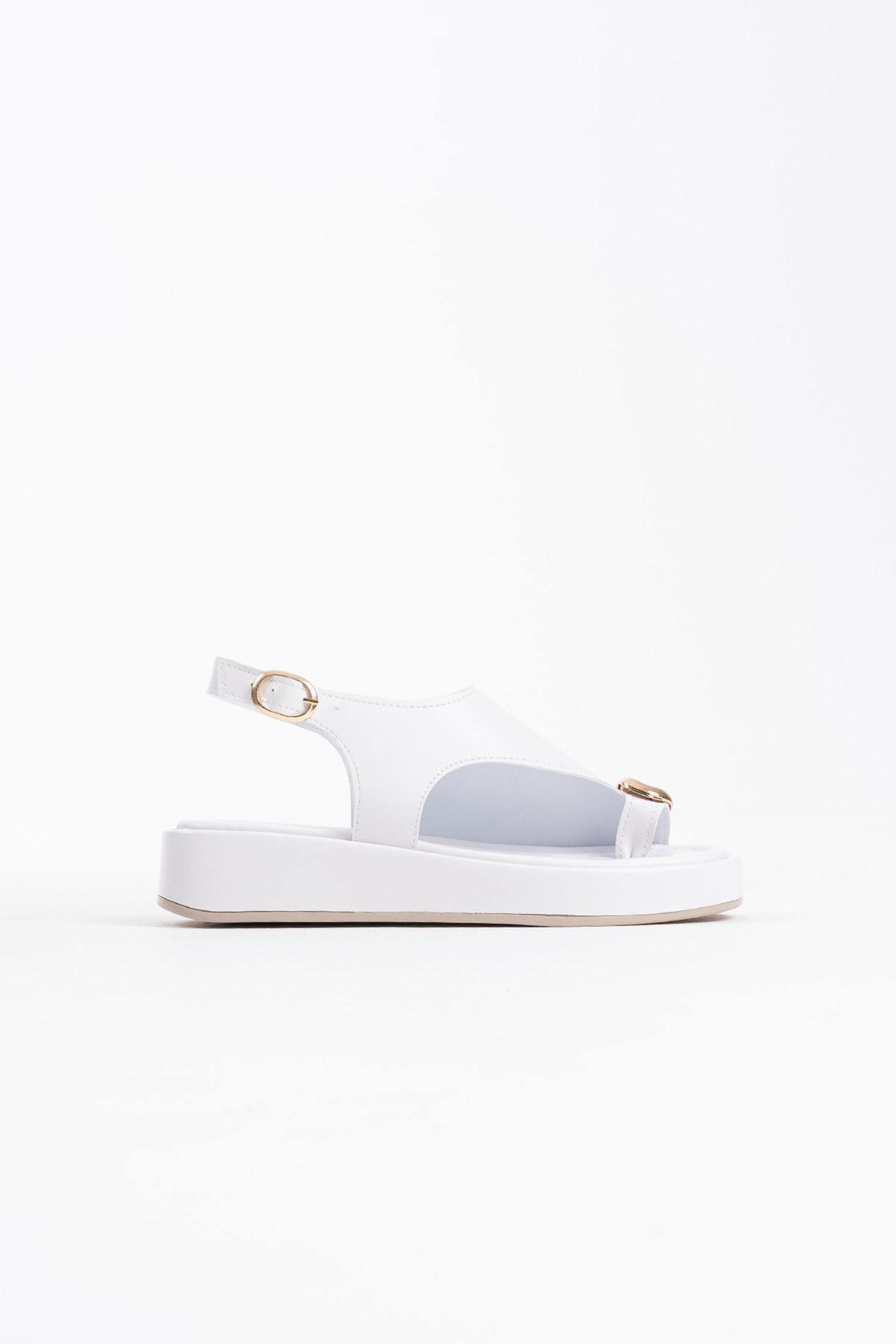 Mokko Altın Rengi Toka Detaylı Sandalet - Beyaz