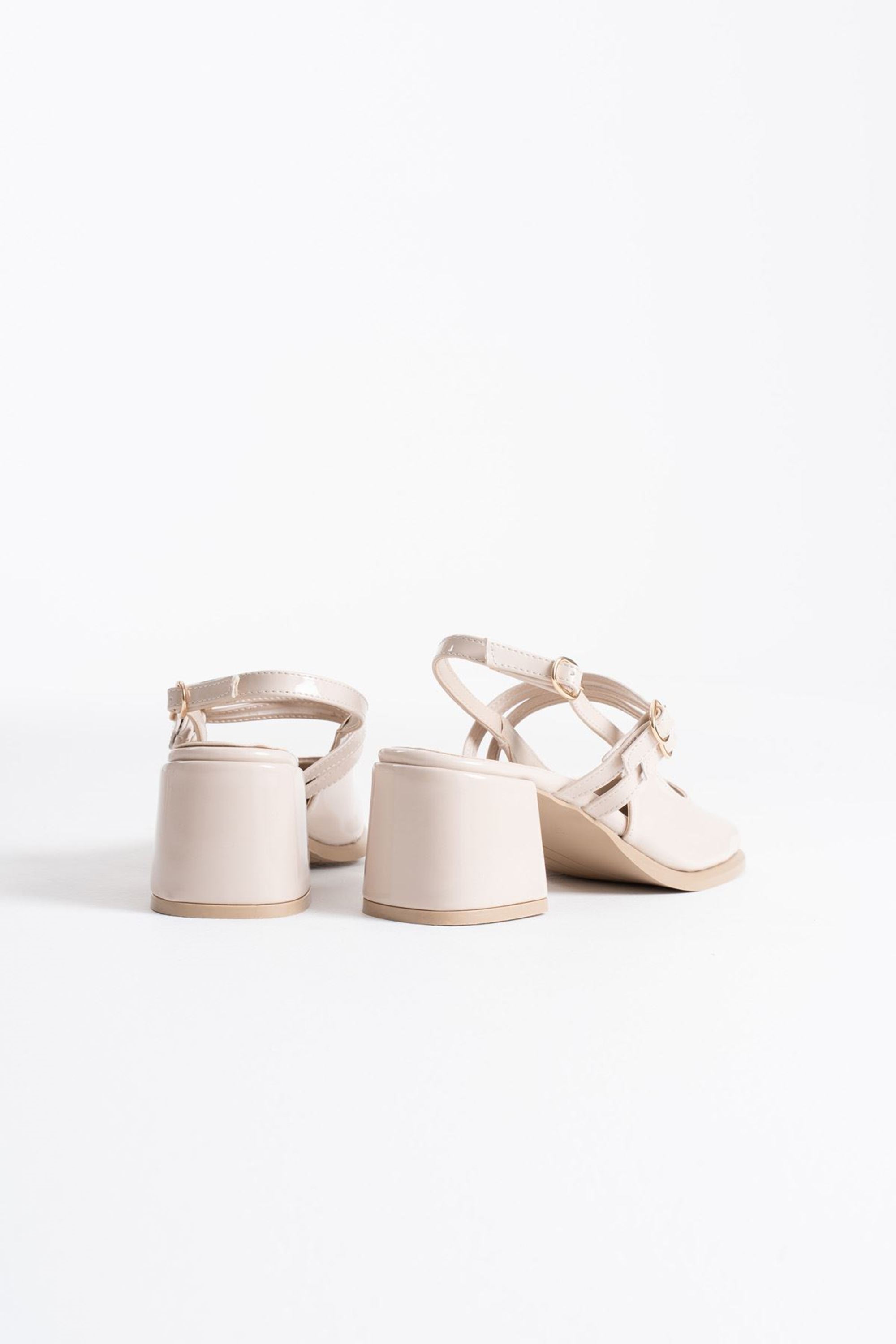 Milane Kadın Toka Detaylı Rugan Kalın Topuklu Ayakkabı - Bej