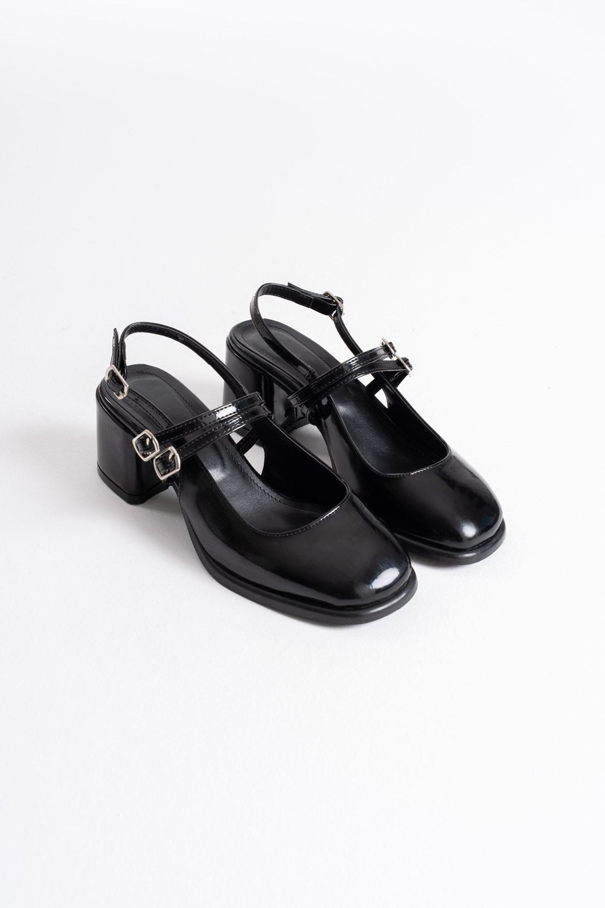 Milane Kadın Toka Detaylı Rugan Kalın Topuklu Ayakkabı - Siyah