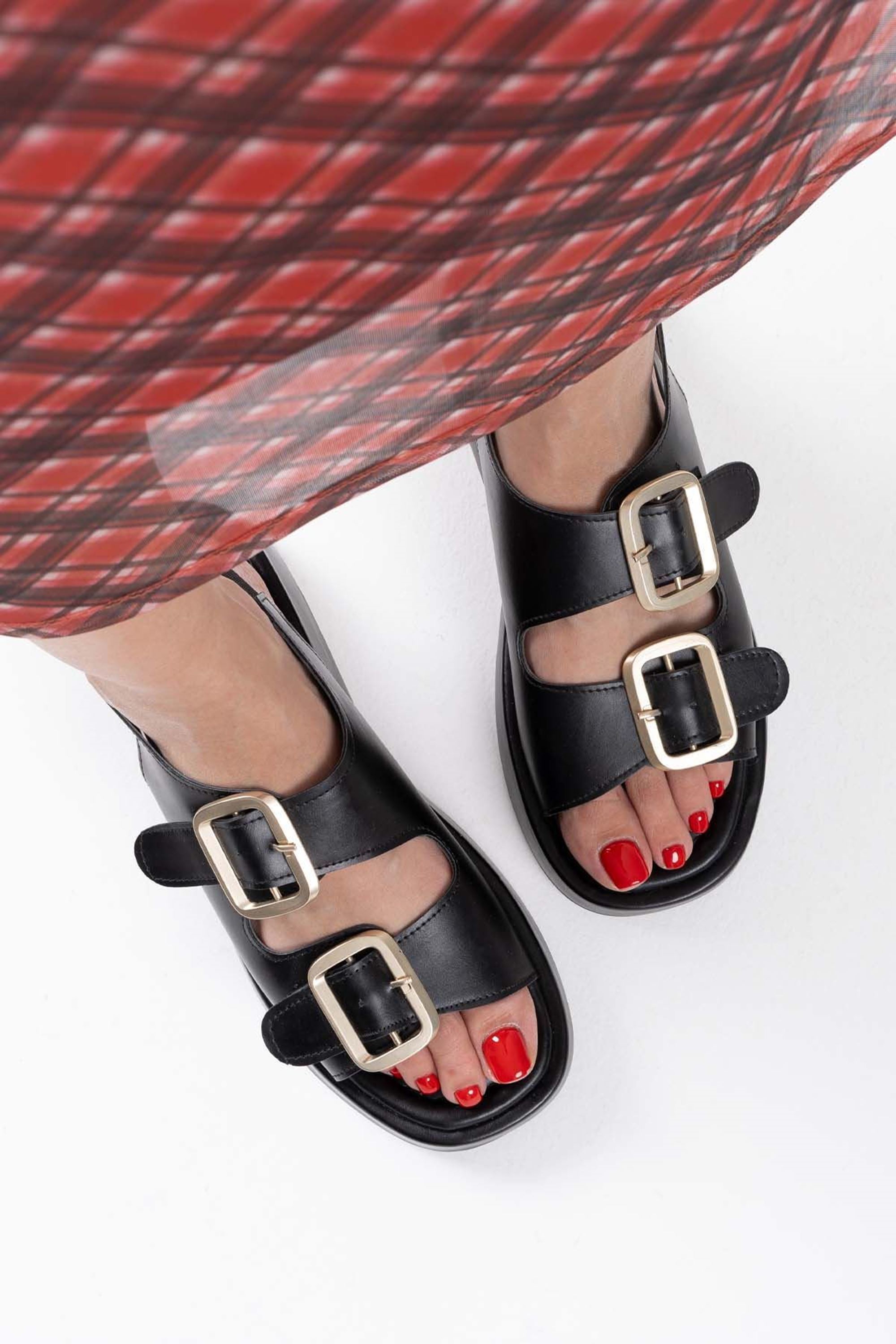 Velvetta Çift Toka Detaylı Cilt Sandalet - Siyah