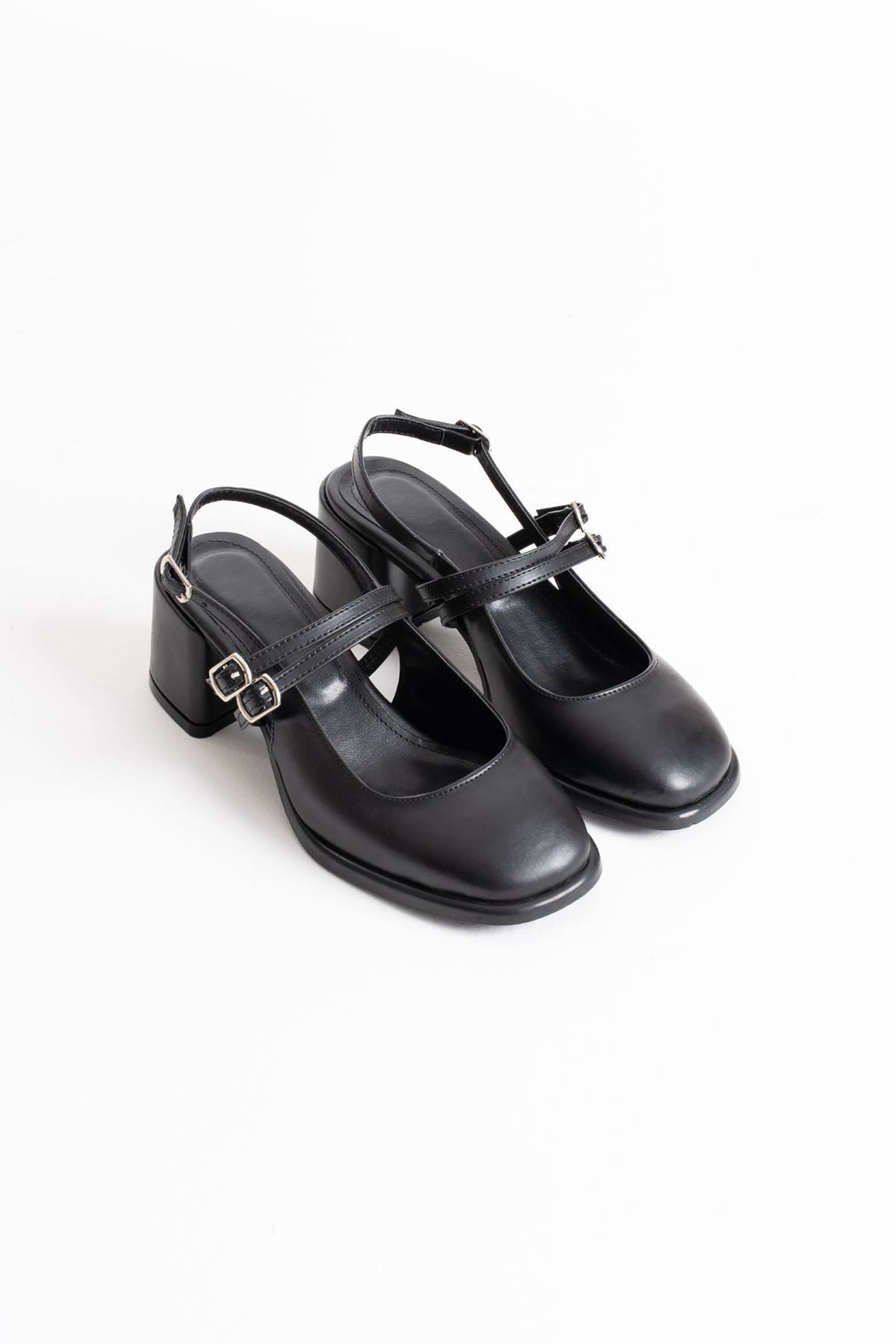 Milane Kadın Toka Detaylı Cilt Kalın Topuklu Ayakkabı - Siyah