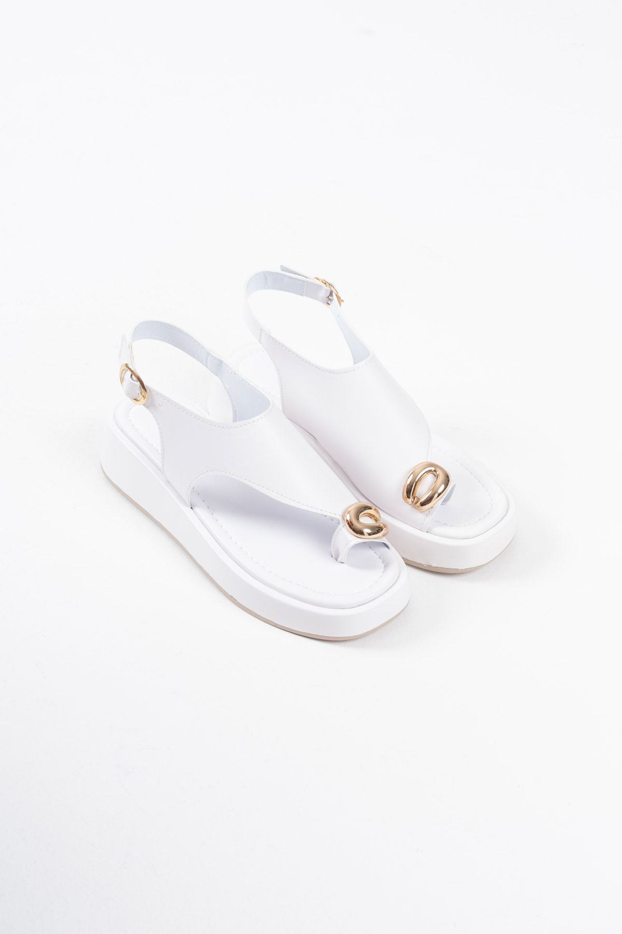 Mokko Altın Rengi Toka Detaylı Sandalet - Beyaz