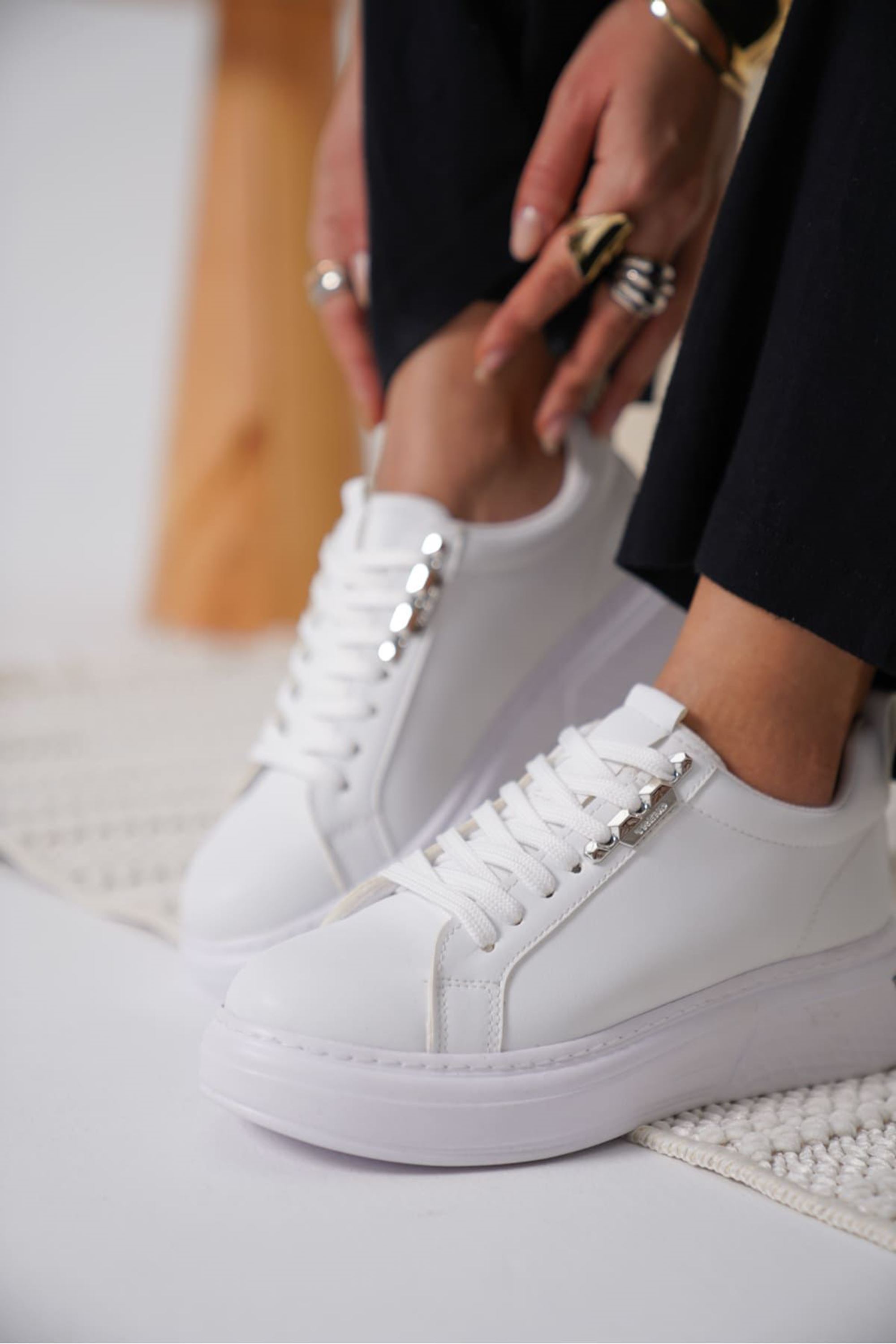 Trilza Kadın Gümüş Detaylı Spor Ayakkabı Sneaker - Beyaz