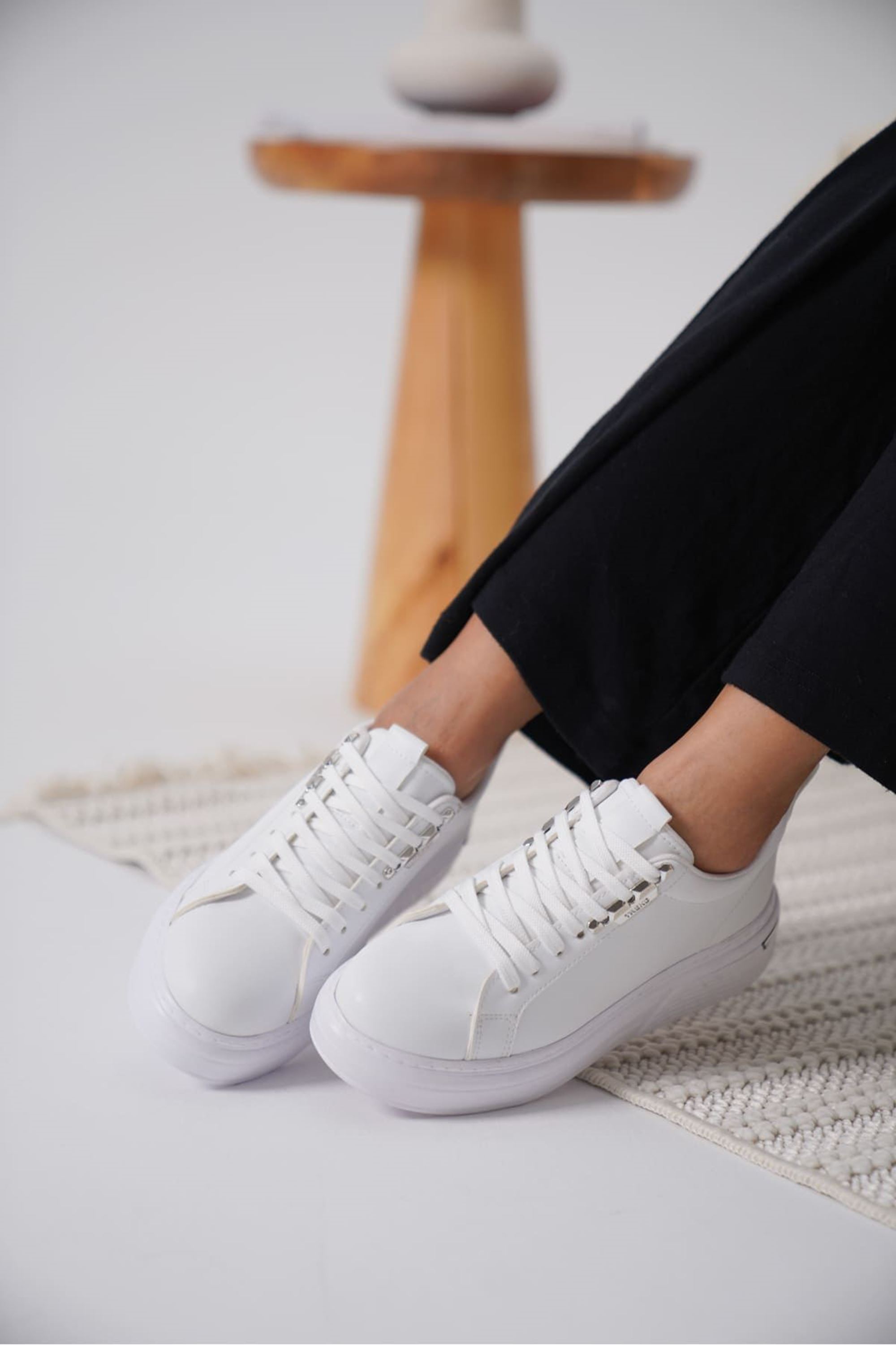 Trilza Kadın Gümüş Detaylı Spor Ayakkabı Sneaker - Beyaz