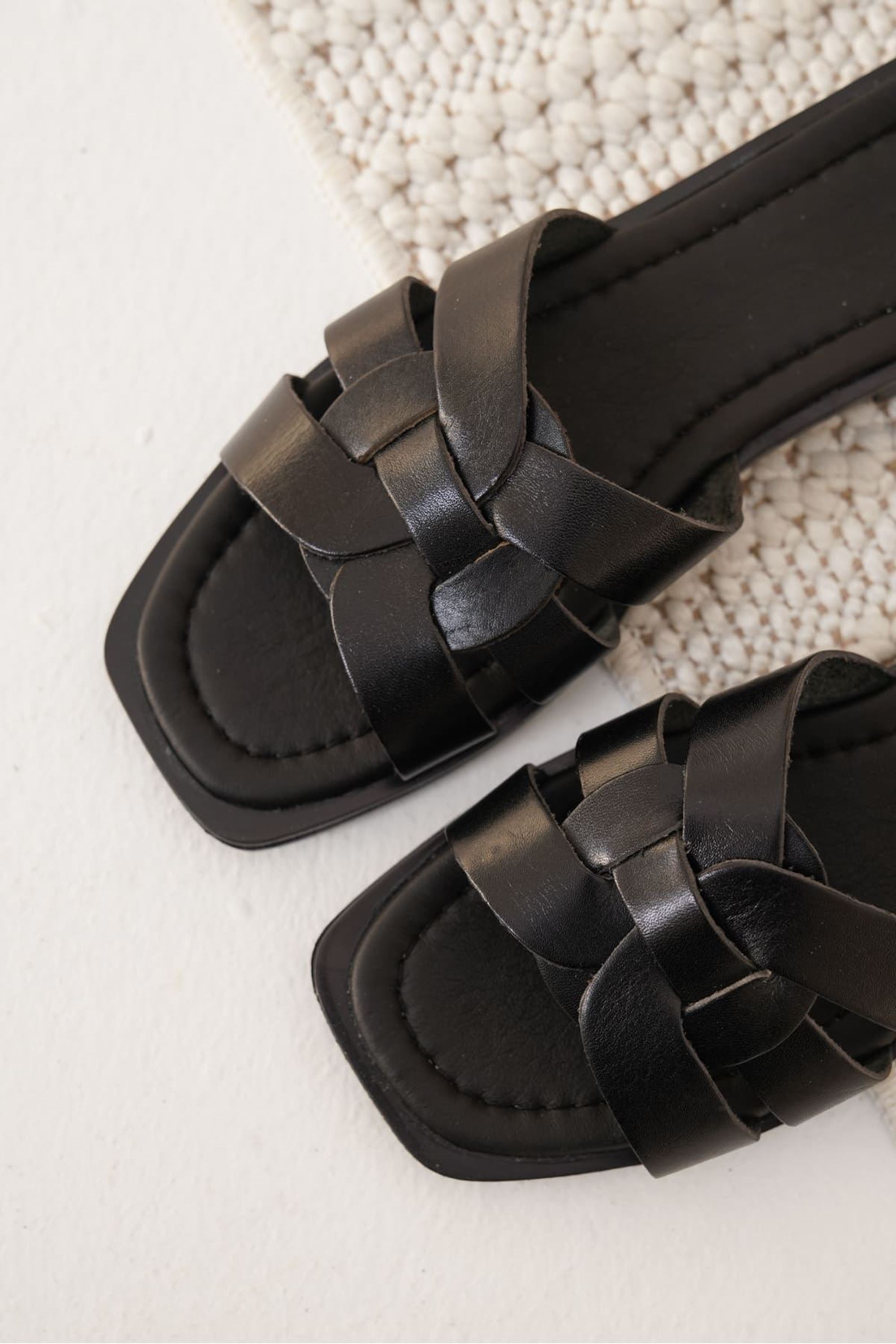 Yessan Kadın Şık Bantlı Hakiki Deri Terlik - Siyah