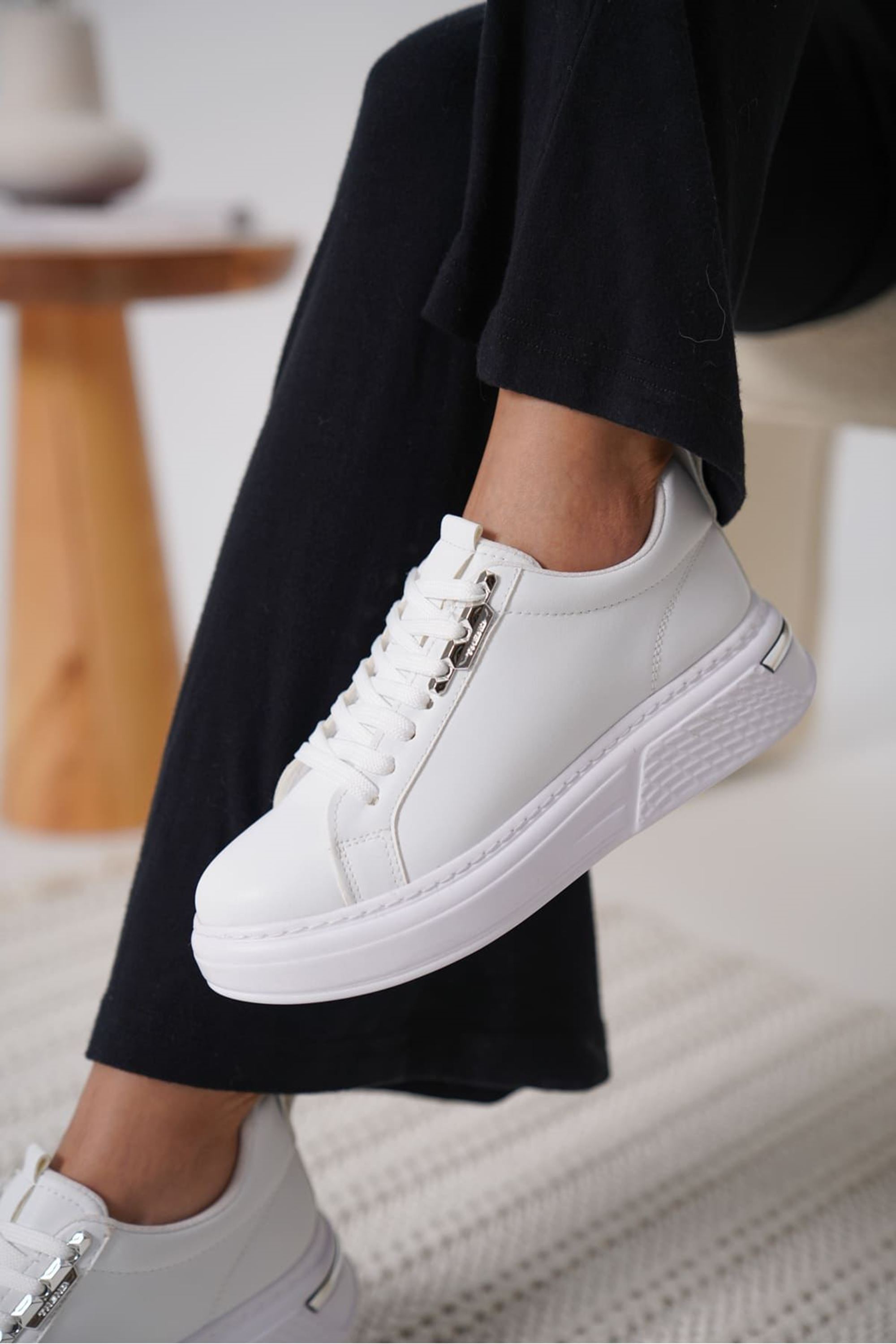 Trilza Kadın Gümüş Detaylı Spor Ayakkabı Sneaker - Beyaz