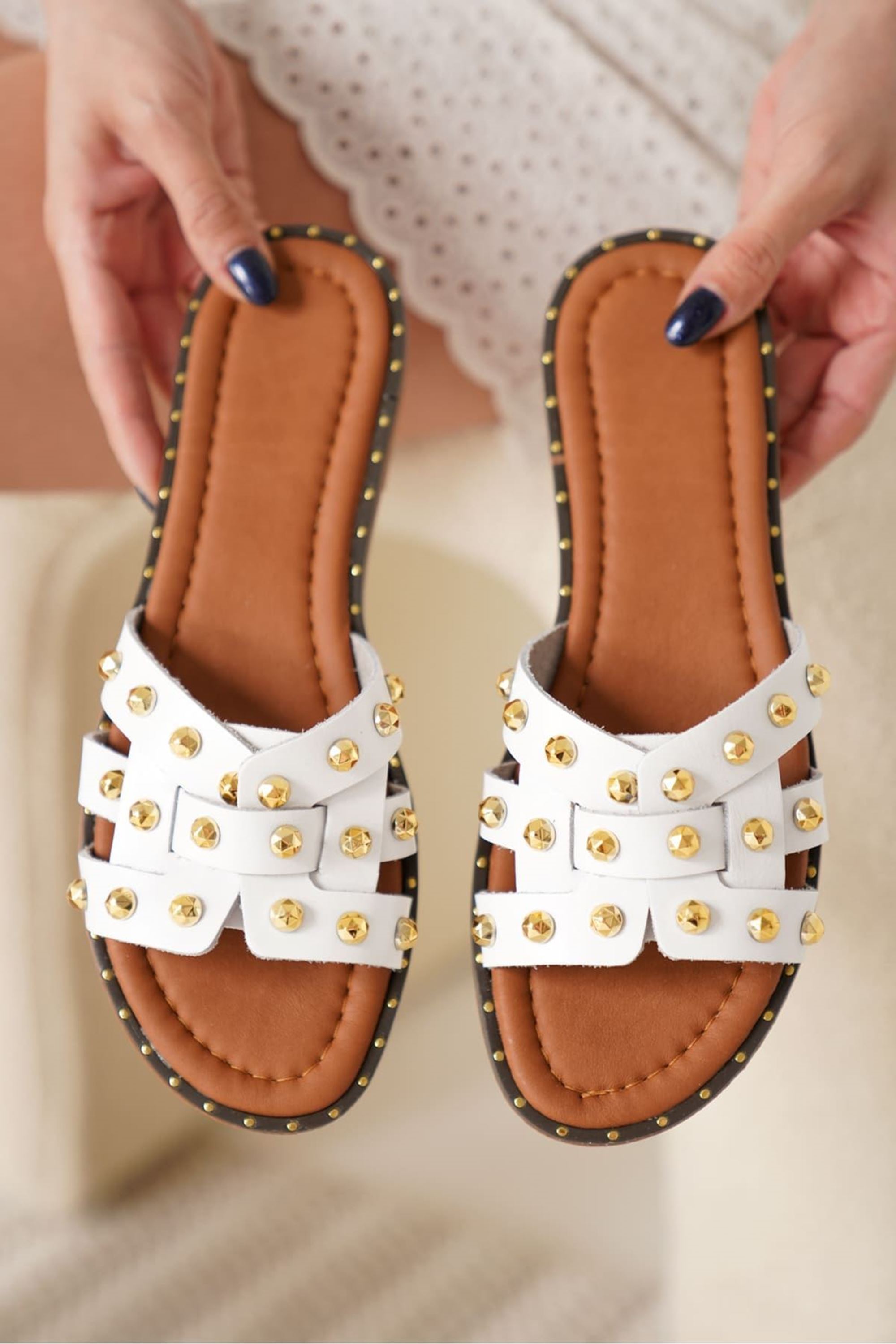 Cozane Kadın Gold Detaylı Rahat Hakiki Deri Terlik - Beyaz