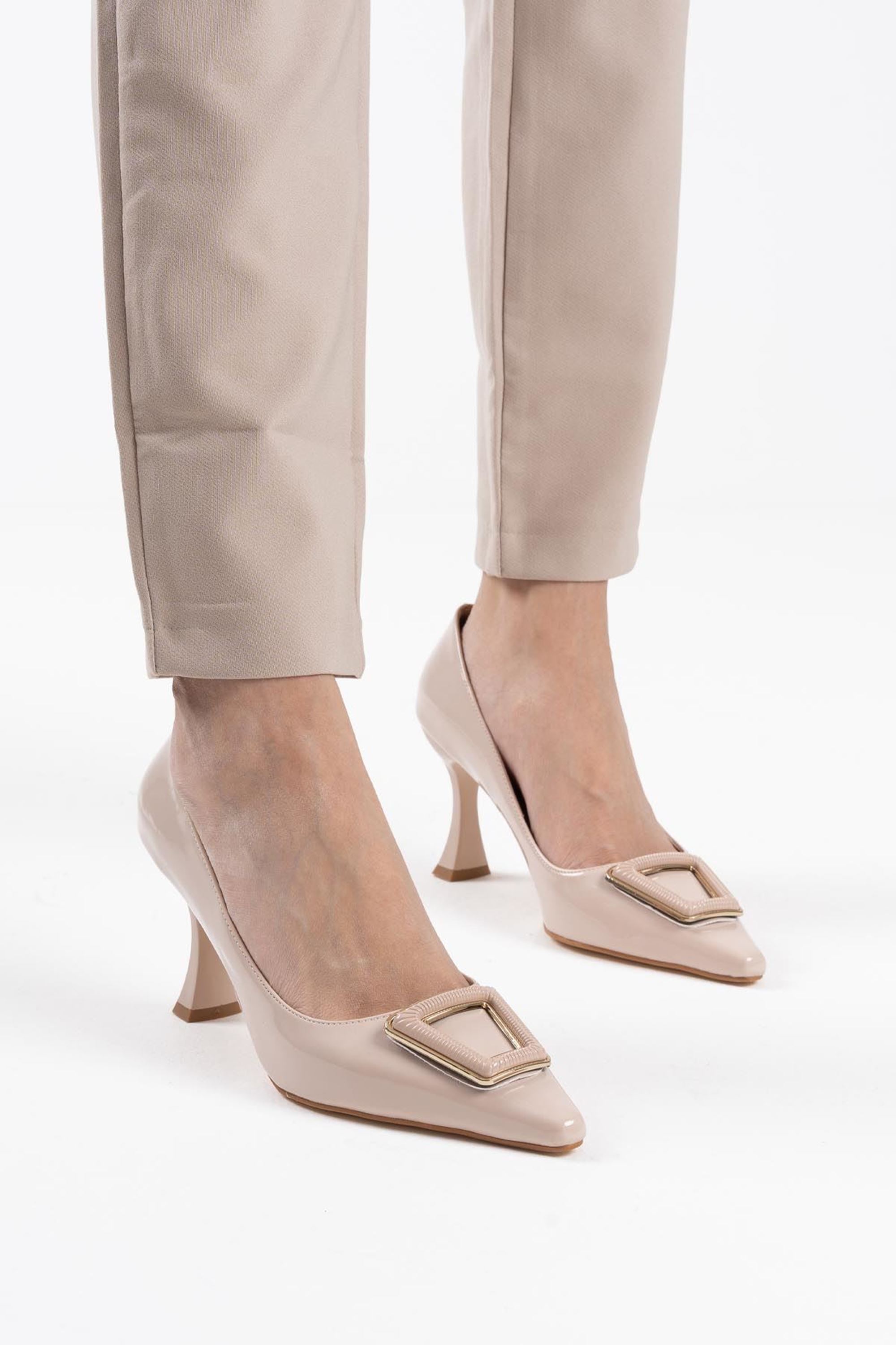 Mariva Kadın Şık Toka Detaylı Rugan Topuklu Ayakkabı Stiletto - Bej