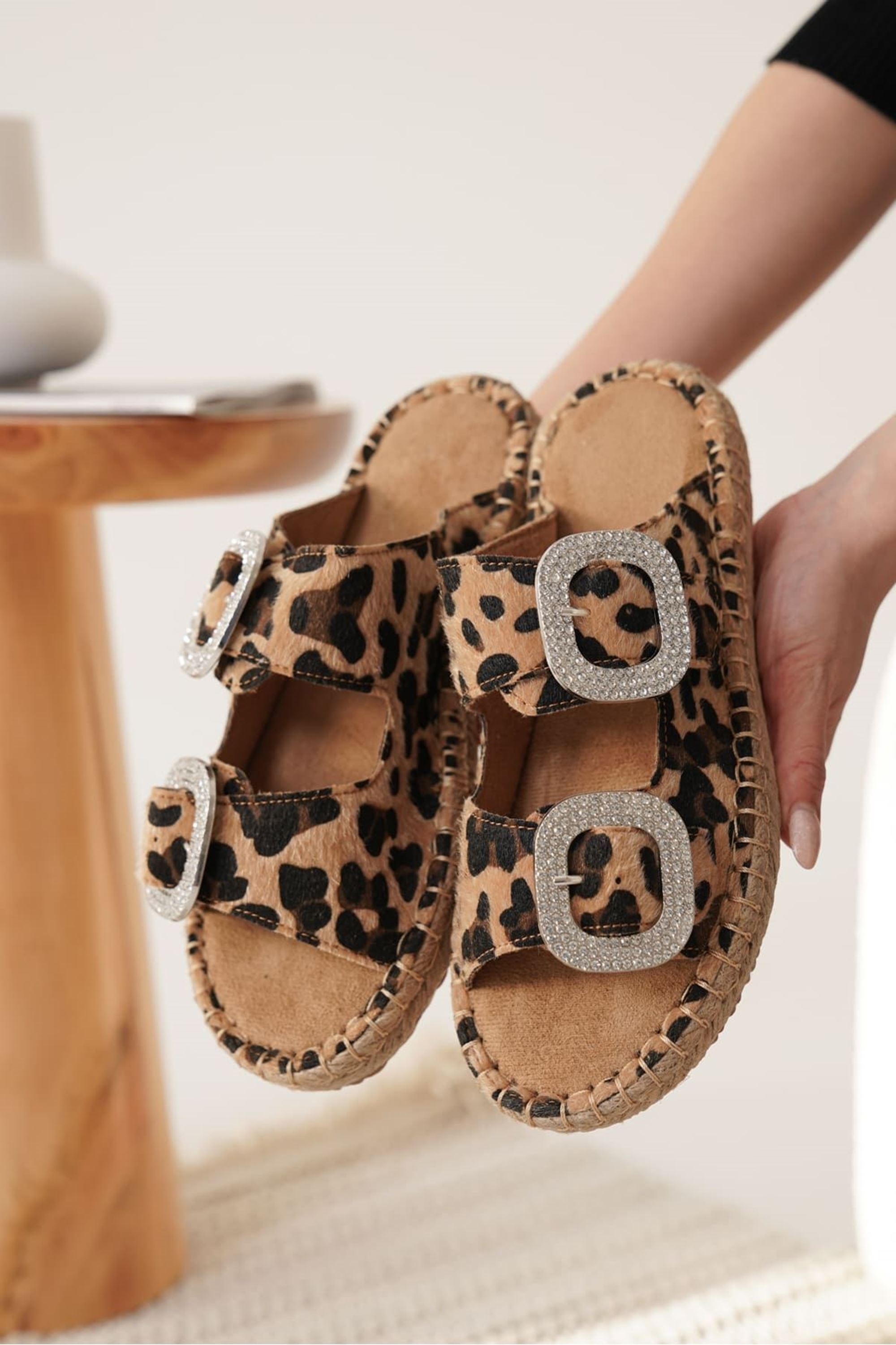 Eazelle Kadın Süet Taş Detaylı Günlük Terlik - Leopar