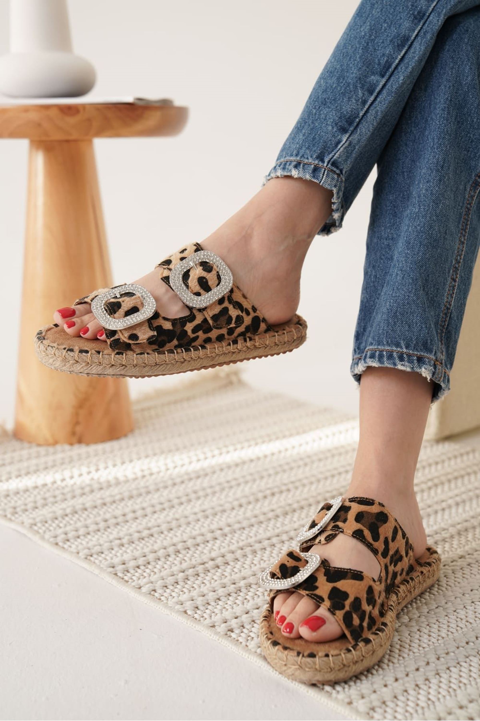 Eazelle Kadın Süet Taş Detaylı Günlük Terlik - Leopar