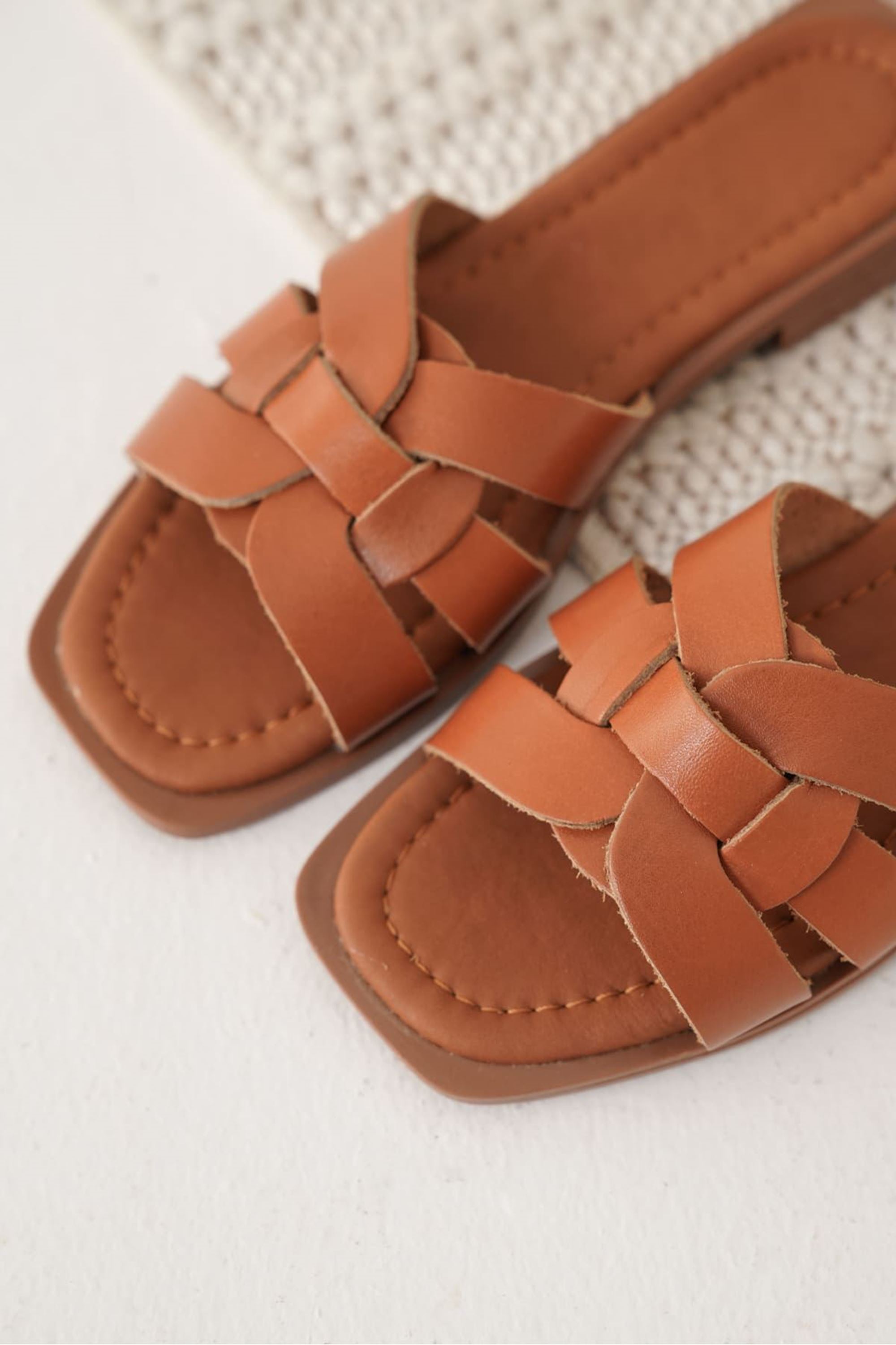 Yessan Kadın Şık Bantlı Hakiki Deri Terlik - Taba