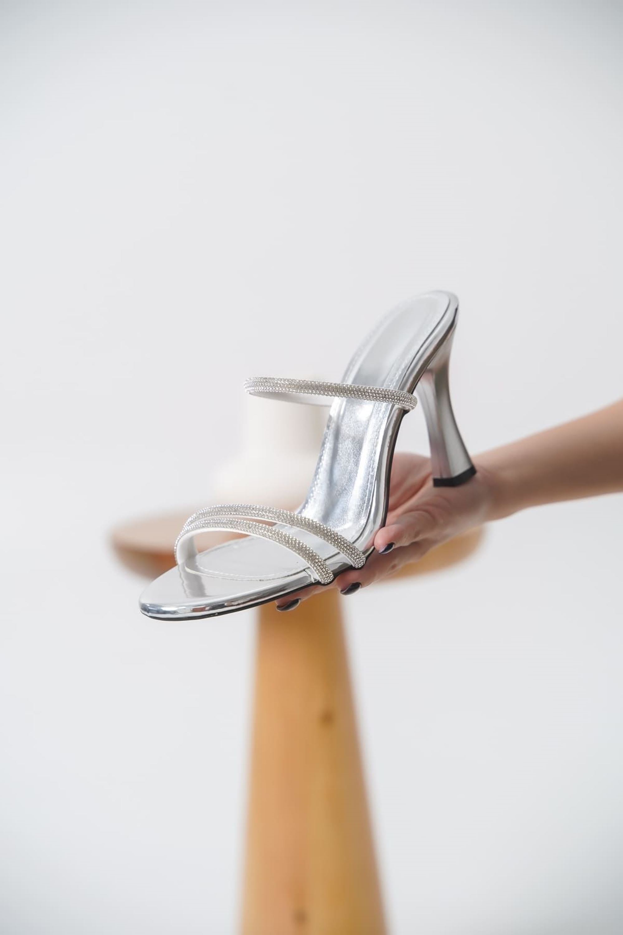 Elisse Kadın Şık Taş Detaylı Kadın Abiye Topuklu Terlik - Gümüş