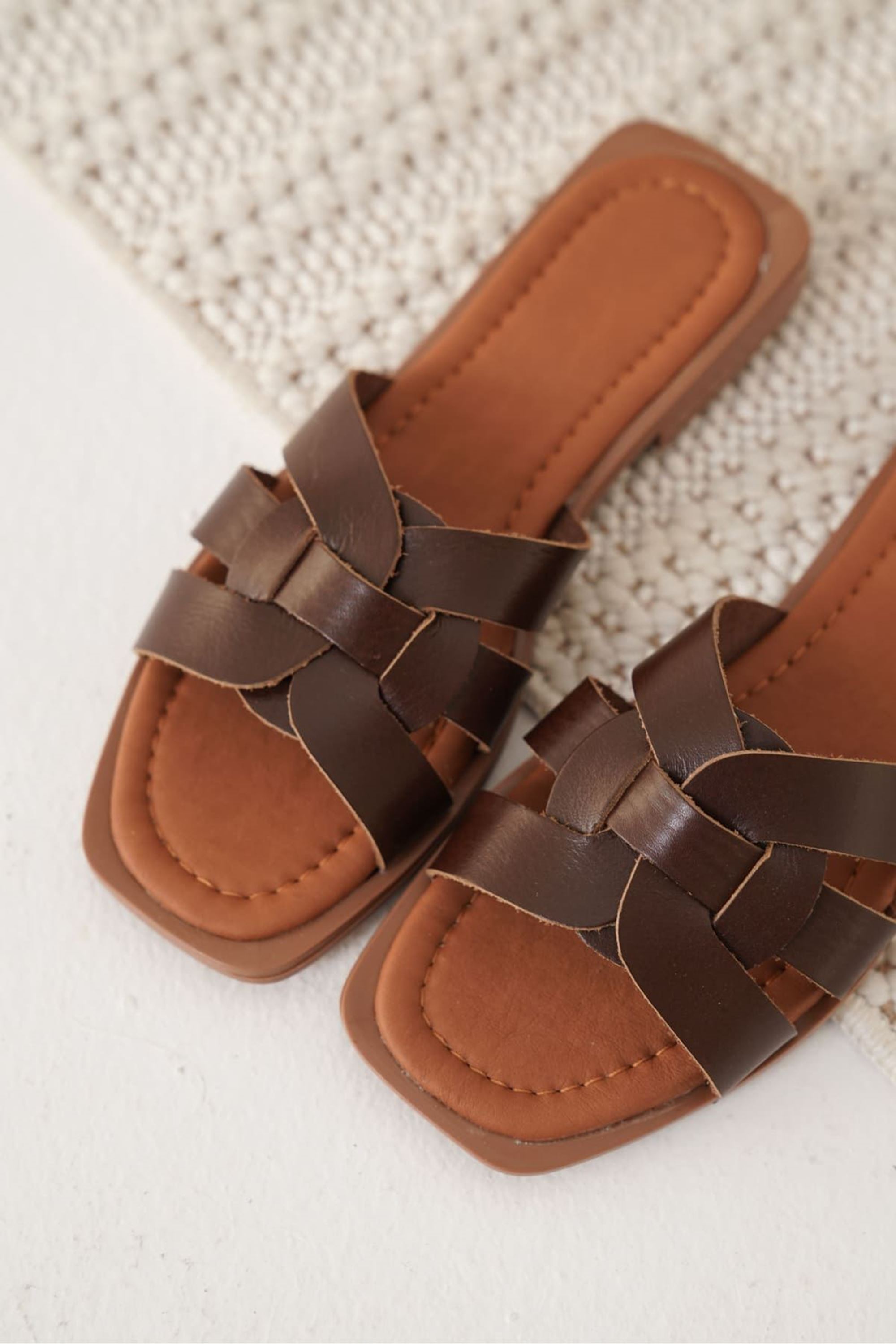 Yessan Kadın Şık Bantlı Hakiki Deri Terlik - Acı Kahve