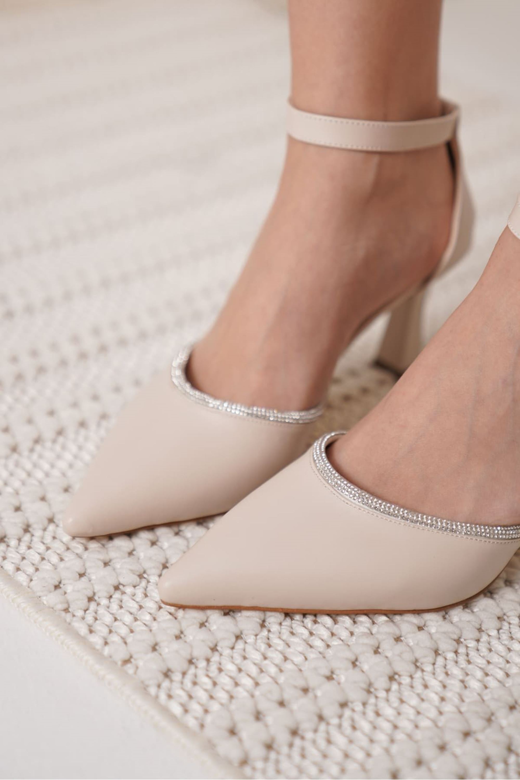 Taline Kadın Taş Detaylı Şık Kelepçeli Topuklu Ayakkabı - Bej