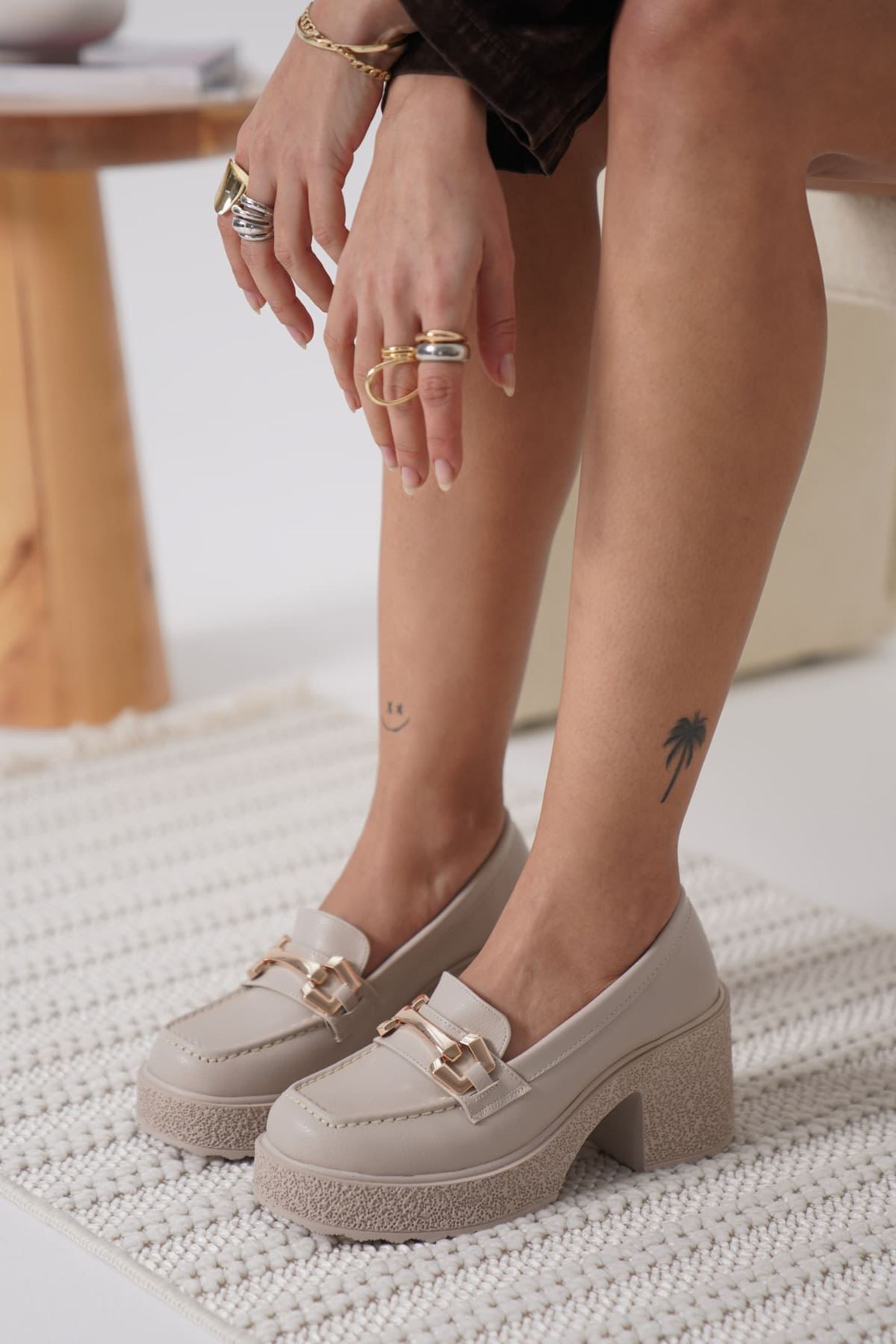 Emelise Kadın Şık Toka Detaylı Günlük Topuklu Ayakkabı - Bej