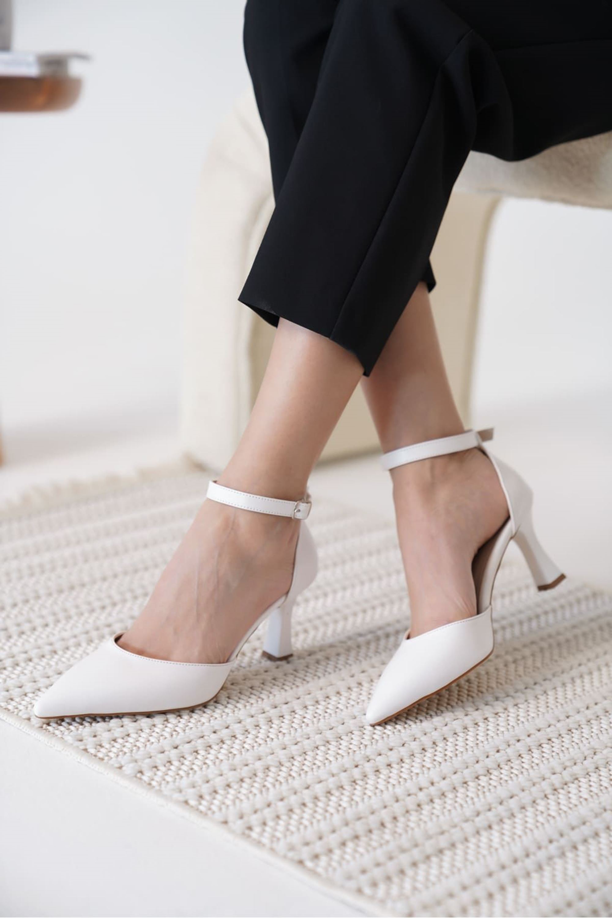 Rosalye Kadın Bilek Kelepçeli Şık Topuklu Ayakkabı - Beyaz