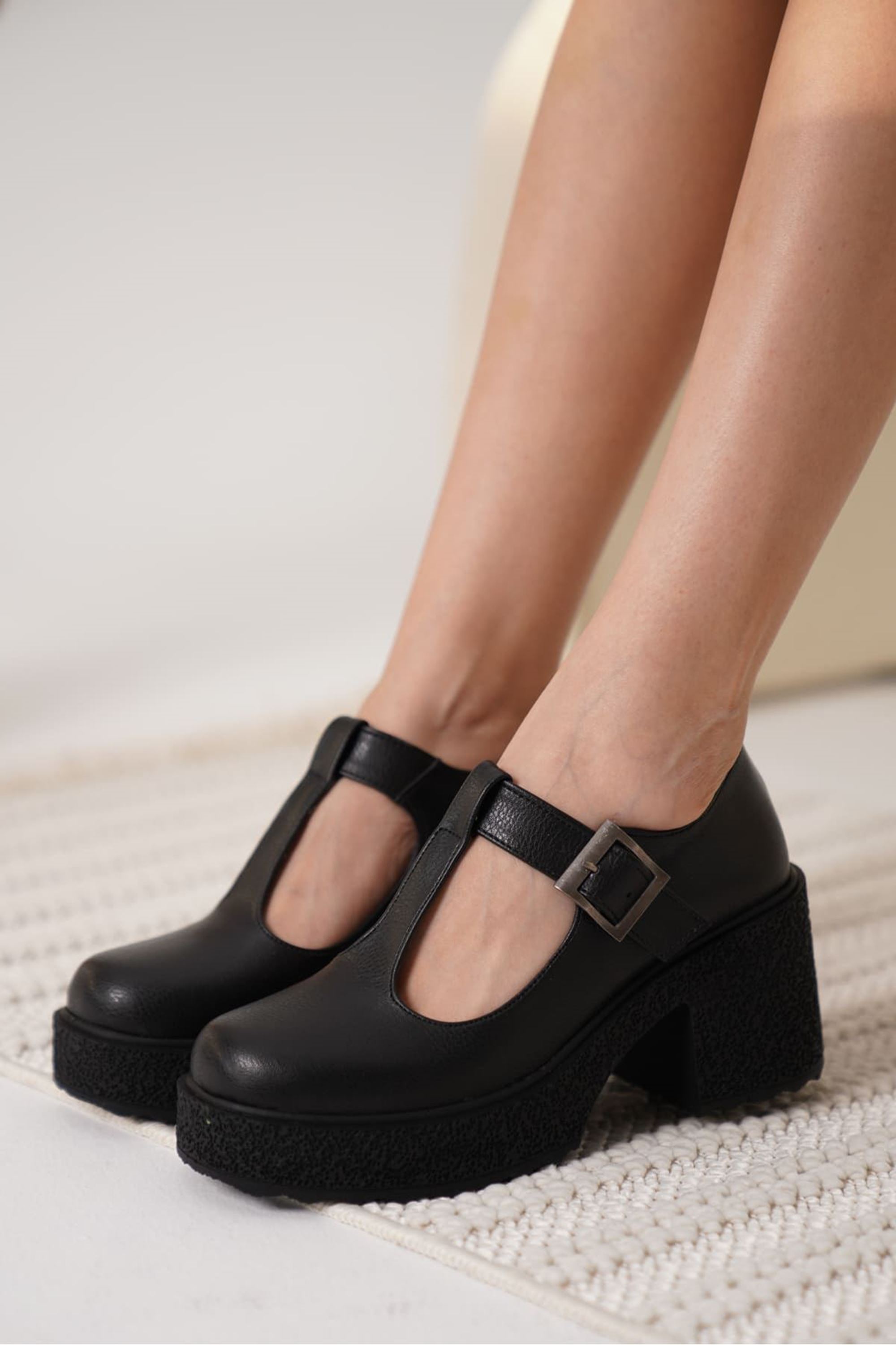 Kionna Kadın Toka Detaylı Günlük Yüksek Topuklu Ayakkabı - Siyah