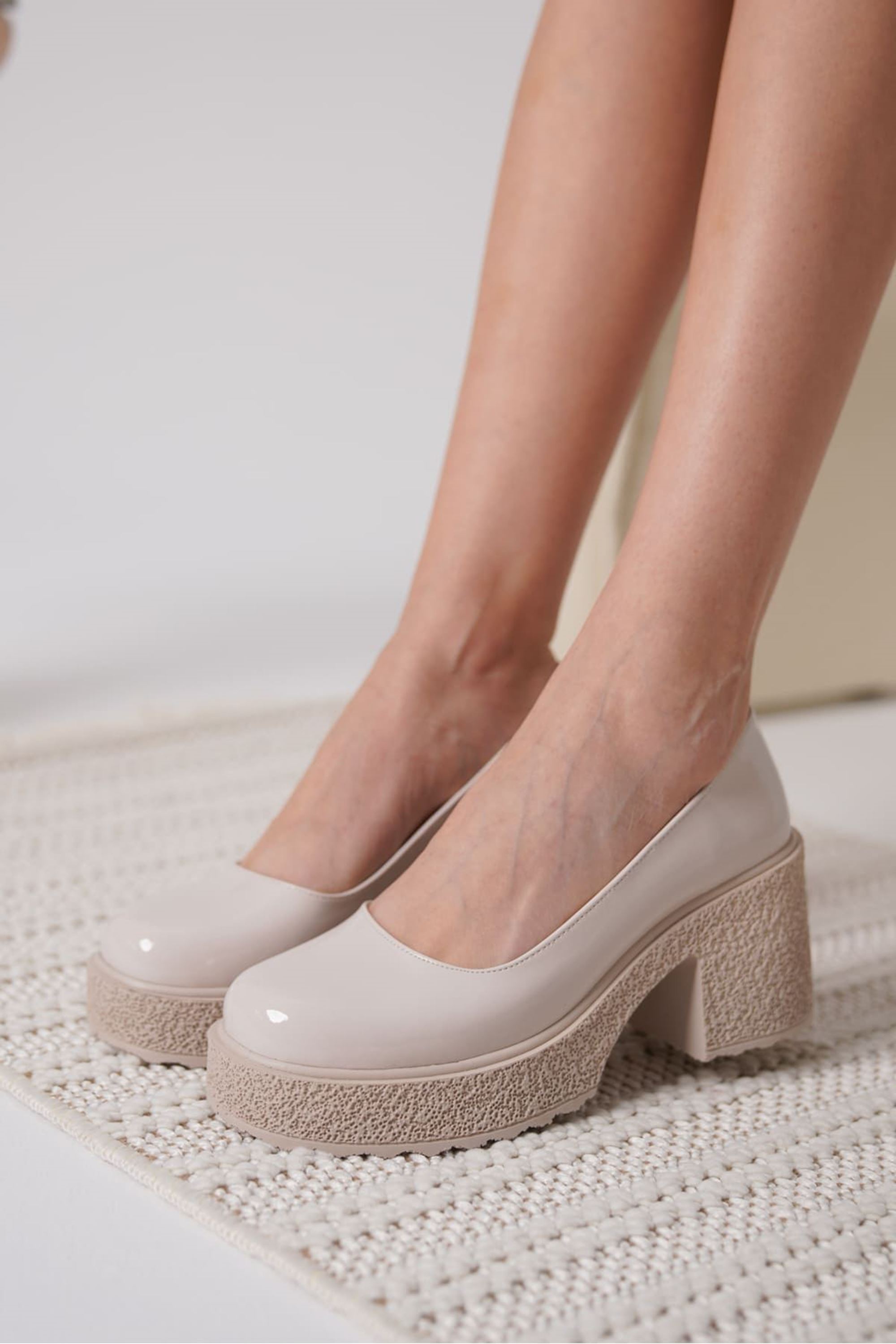 Vionna Kadın Rugan Günlük Topuklu Ayakkabı - Bej