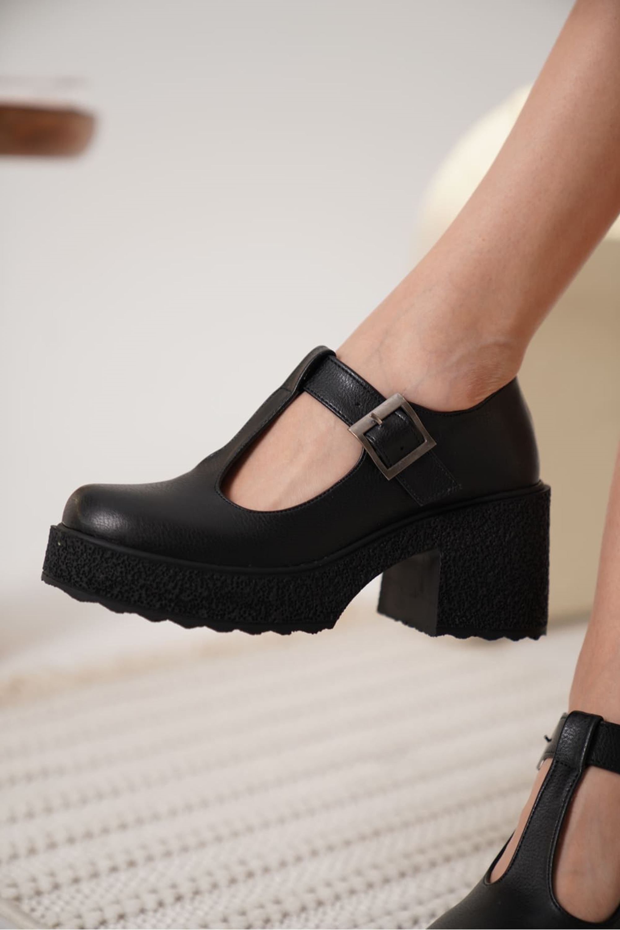 Kionna Kadın Toka Detaylı Günlük Yüksek Topuklu Ayakkabı - Siyah