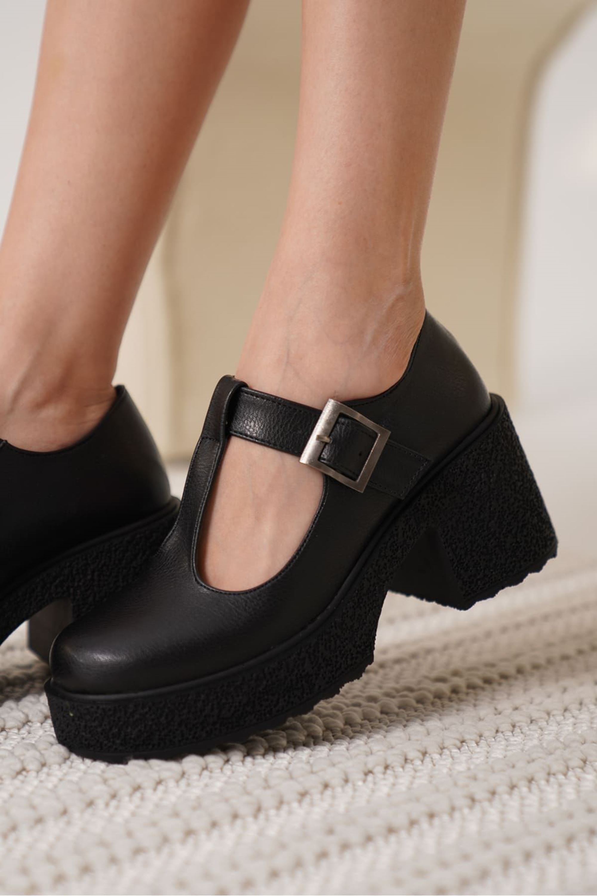 Kionna Kadın Toka Detaylı Günlük Yüksek Topuklu Ayakkabı - Siyah