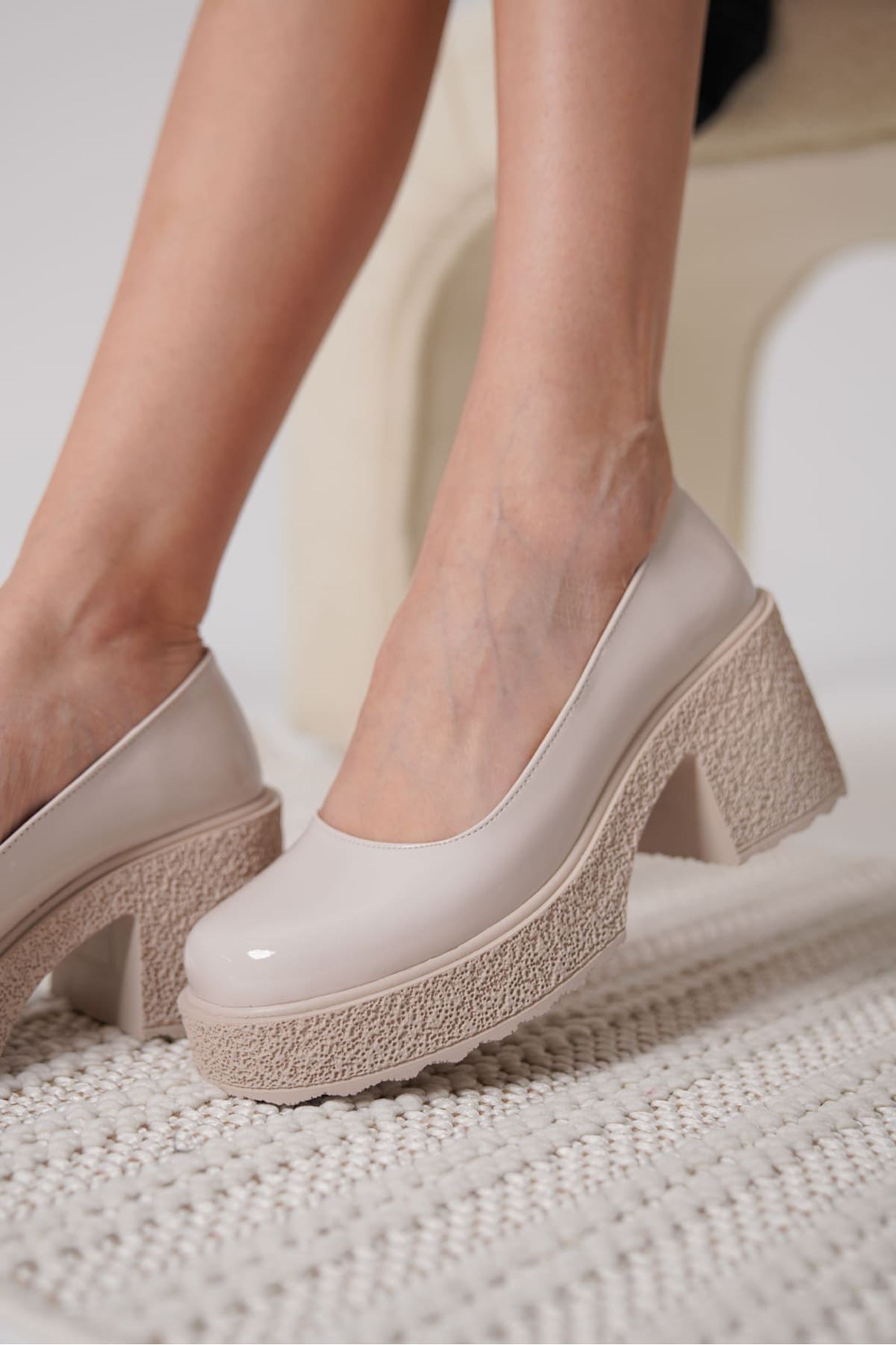 Vionna Kadın Rugan Günlük Topuklu Ayakkabı - Bej