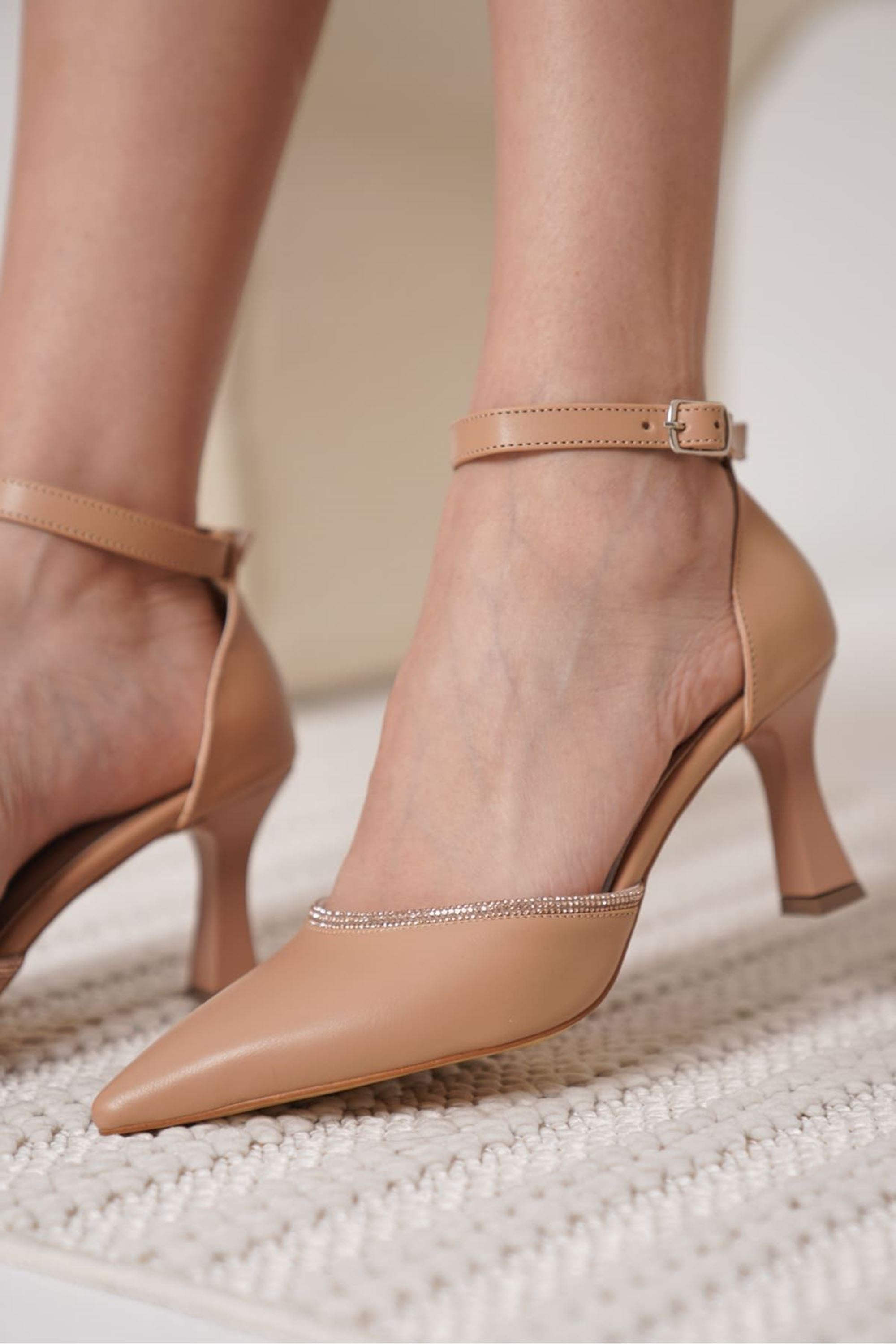 Taline Kadın Taş Detaylı Şık Kelepçeli Topuklu Ayakkabı - Nude