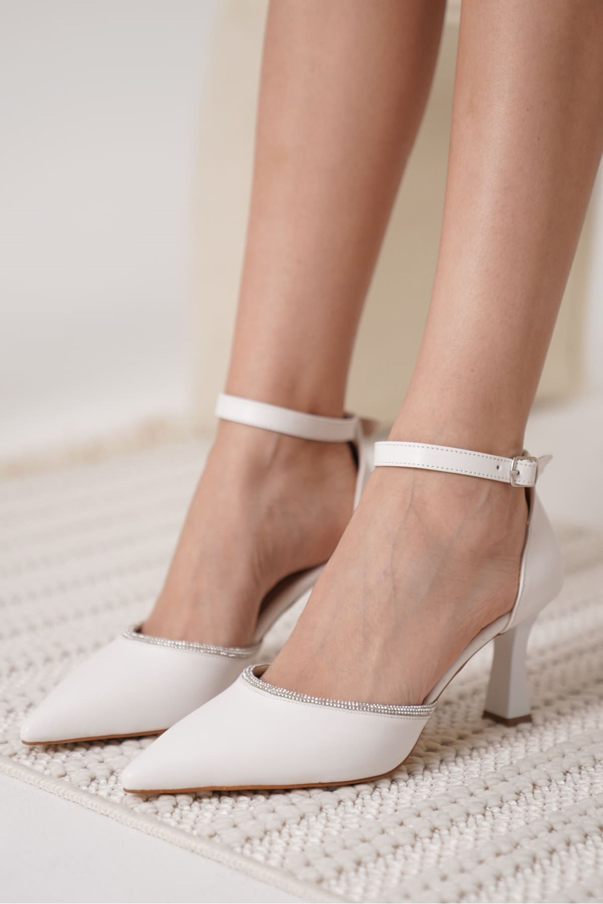 Taline Kadın Taş Detaylı Şık Kelepçeli Topuklu Ayakkabı - Beyaz