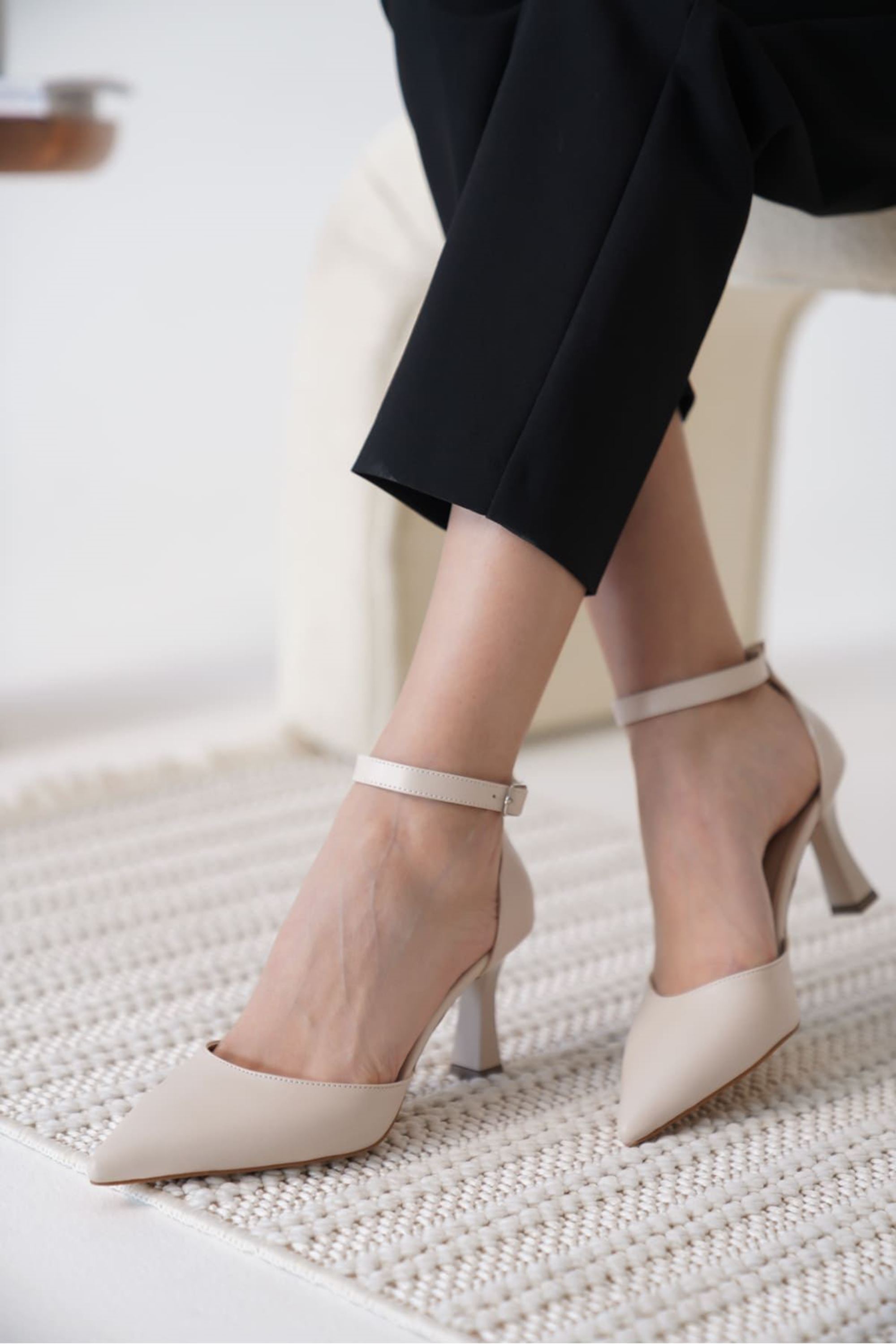 Rosalye Kadın Bilek Kelepçeli Şık Topuklu Ayakkabı - Bej