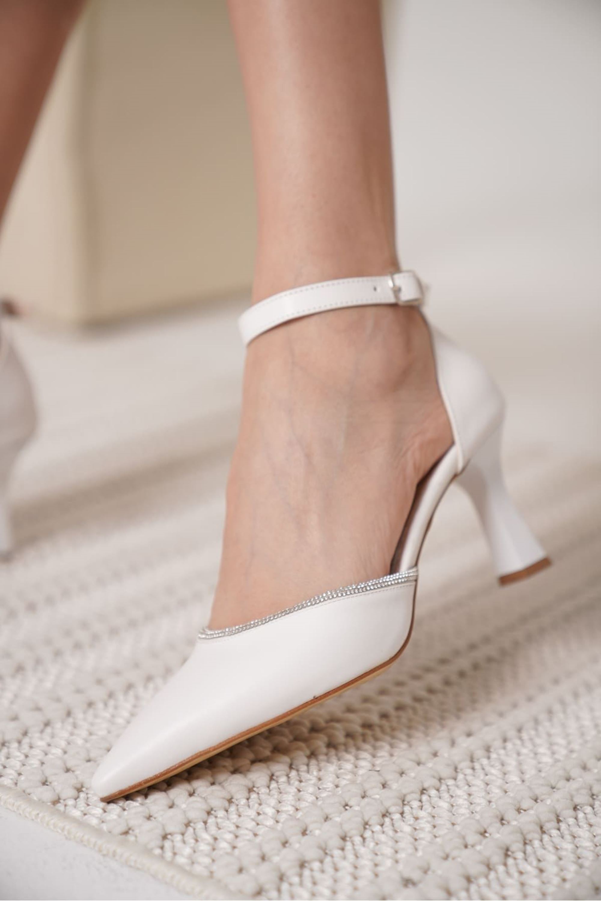 Taline Kadın Taş Detaylı Şık Kelepçeli Topuklu Ayakkabı - Beyaz