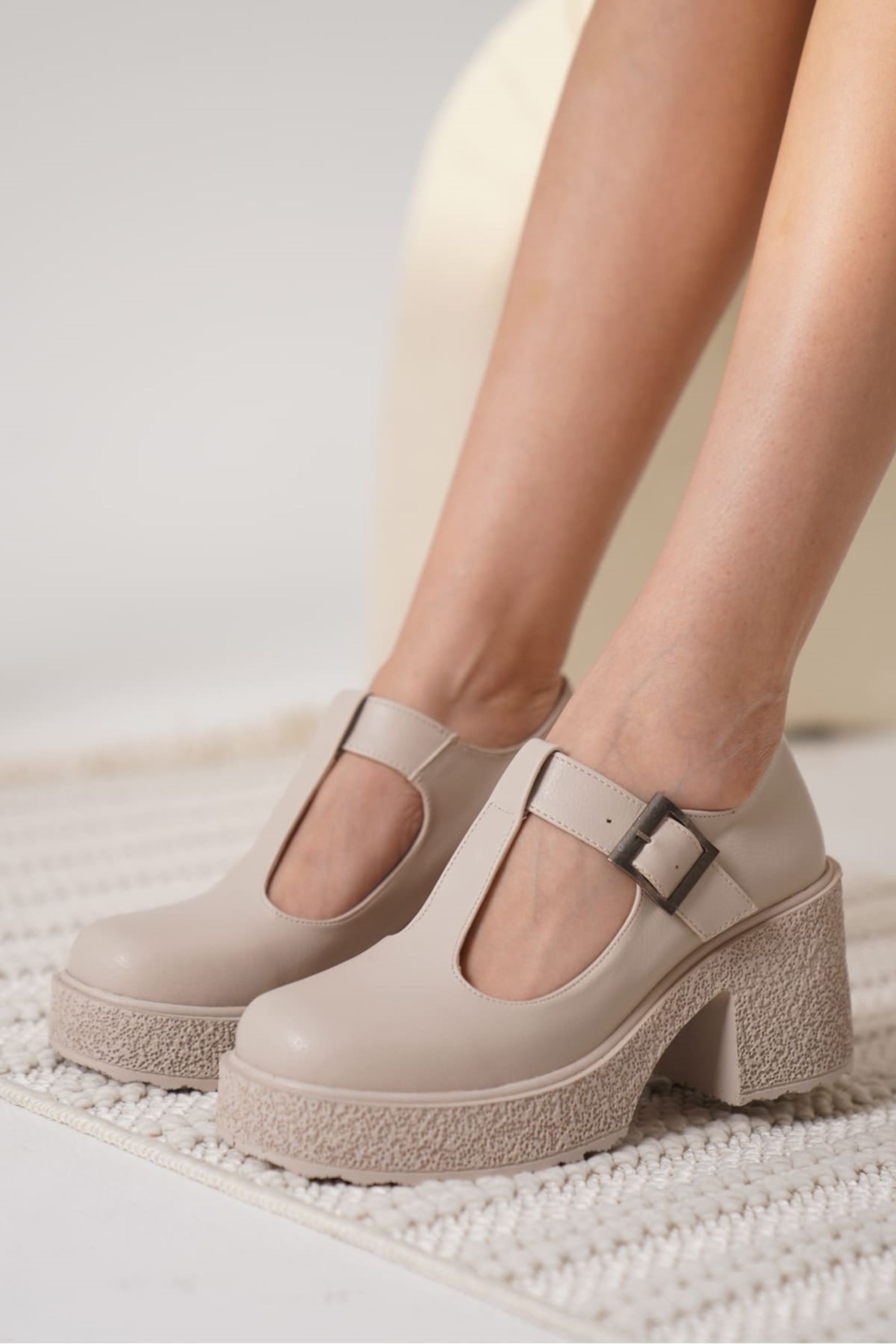 Kionna Kadın Toka Detaylı Günlük Yüksek Topuklu Ayakkabı - Bej