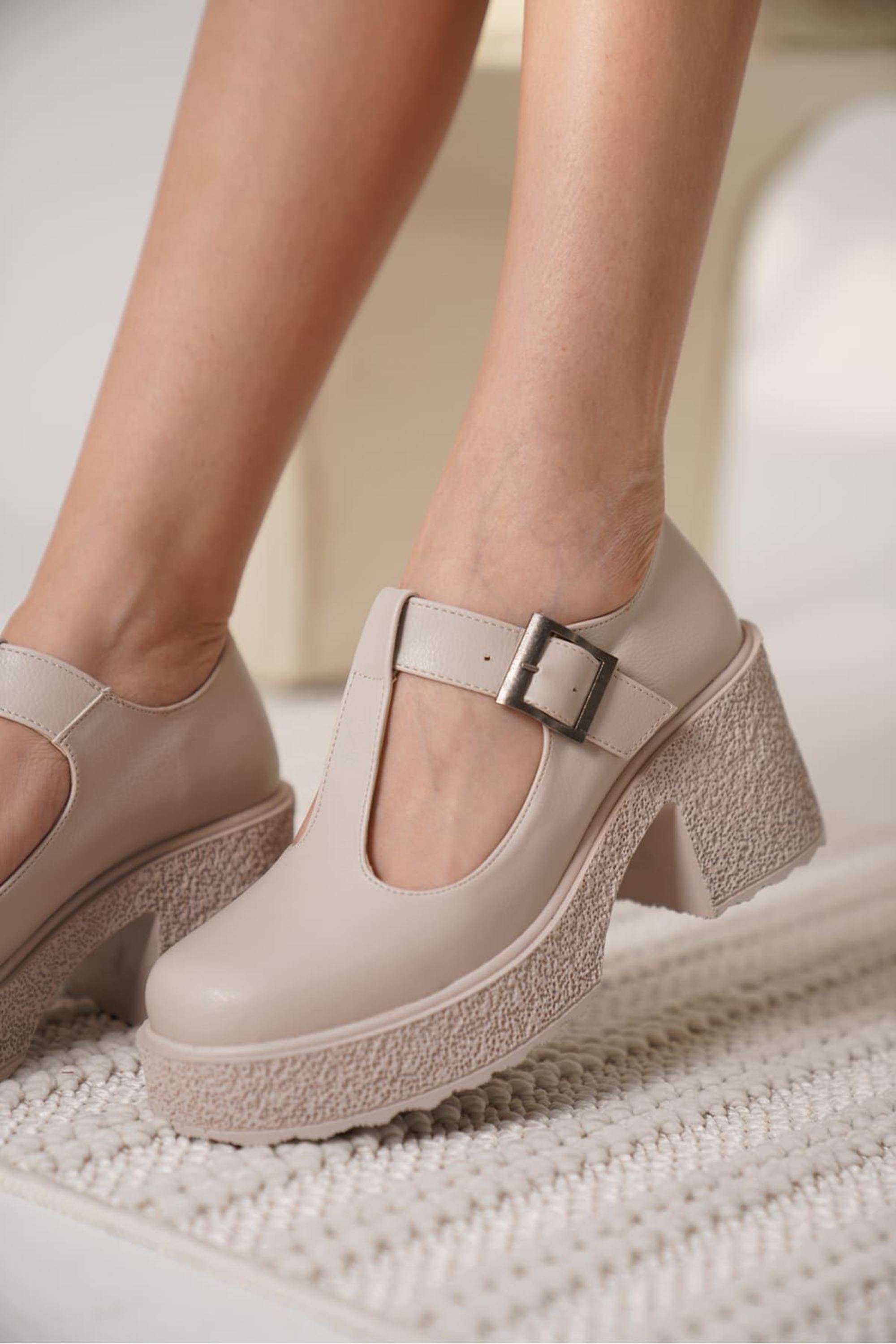 Kionna Kadın Toka Detaylı Günlük Yüksek Topuklu Ayakkabı - Bej