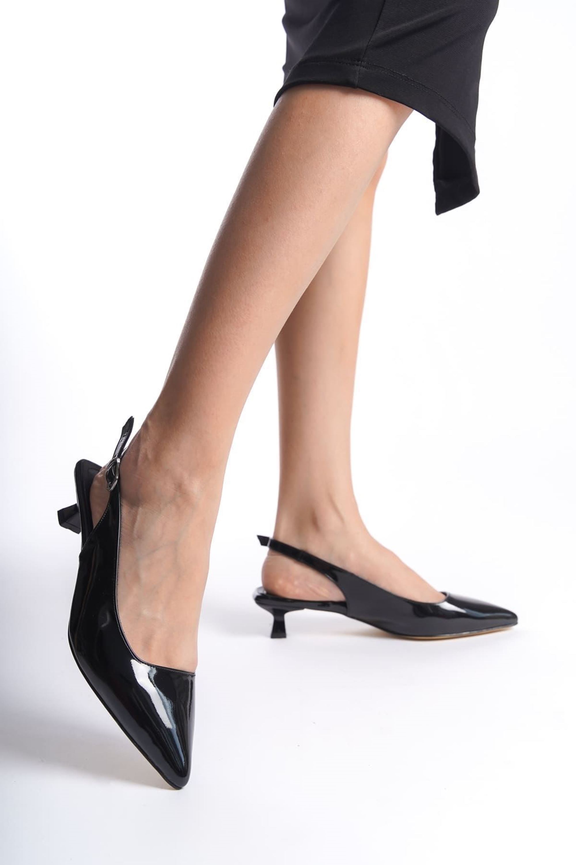 Avenel Kadın Rugan Klasik Düşük Topuklu Ayakkabı - Siyah