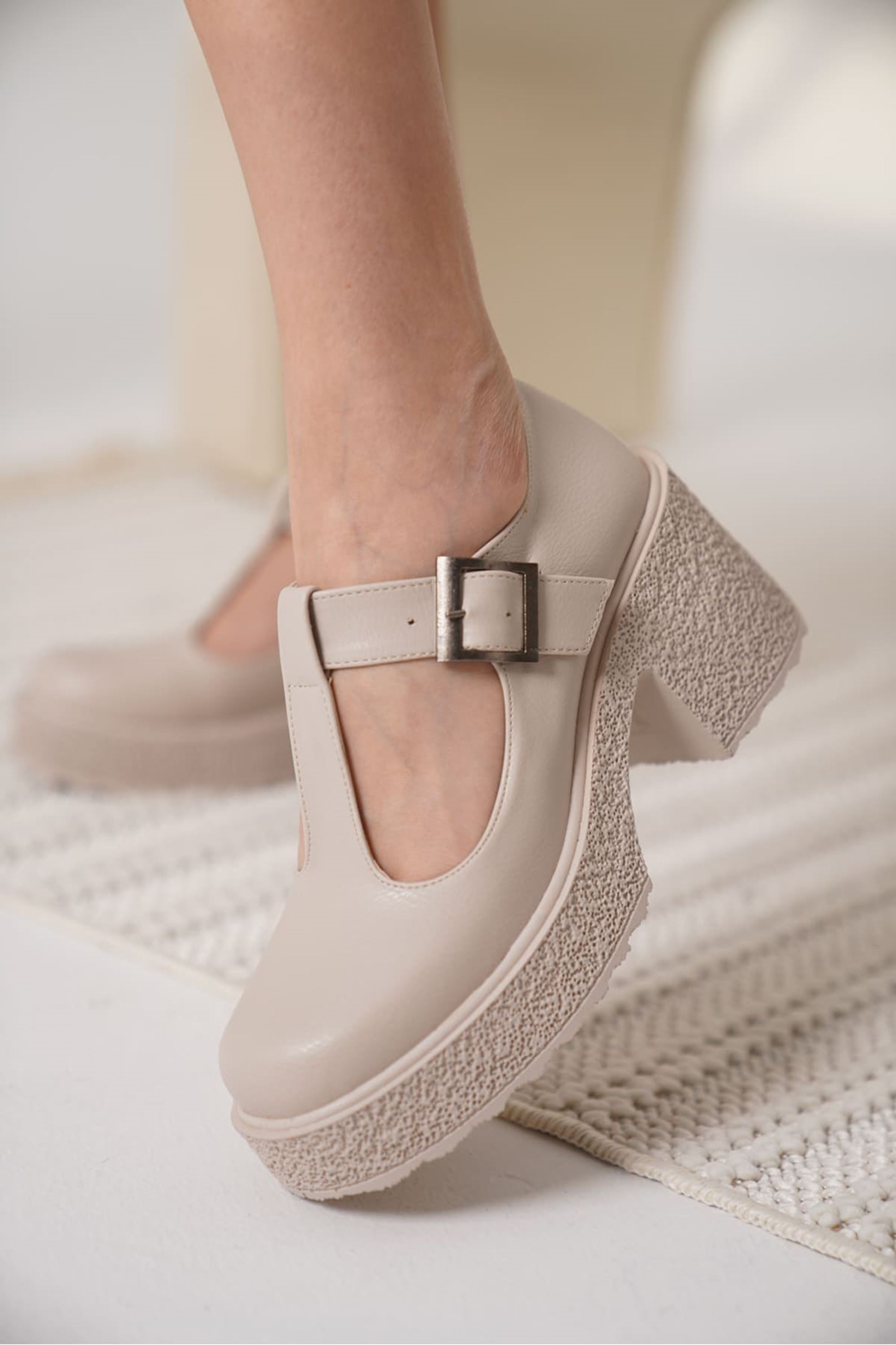 Kionna Kadın Toka Detaylı Günlük Yüksek Topuklu Ayakkabı - Bej