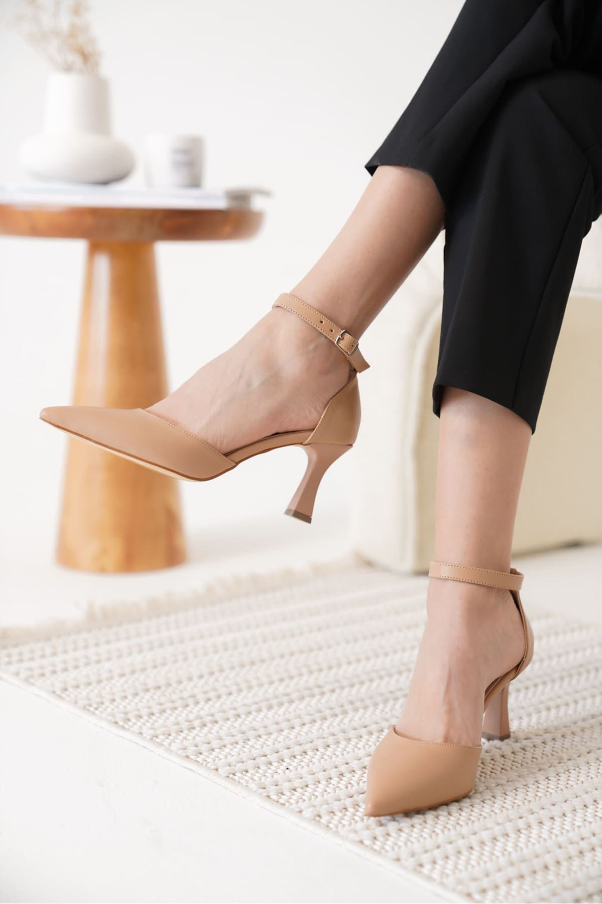 Rosalye Kadın Bilek Kelepçeli Şık Topuklu Ayakkabı - Nude