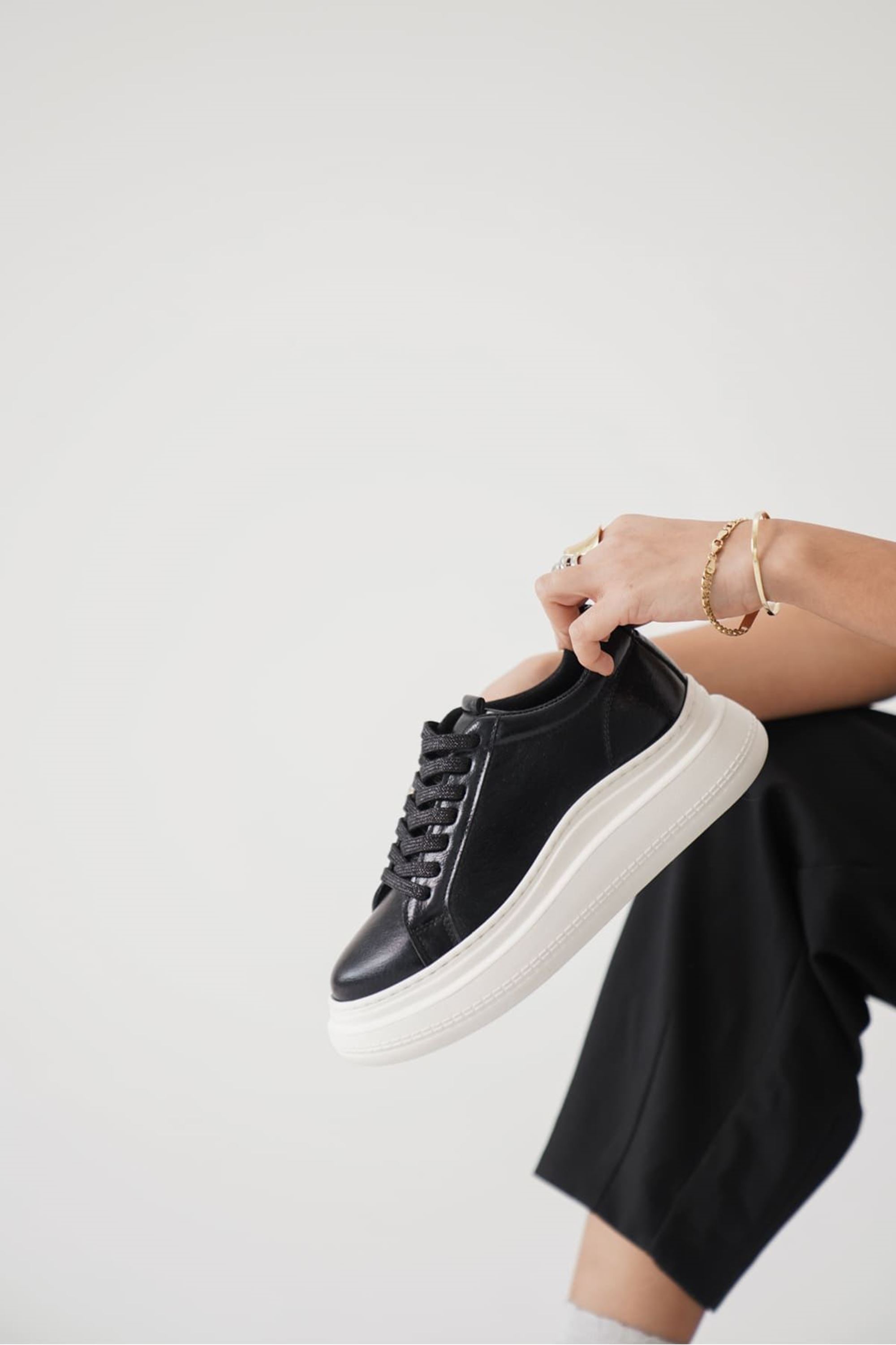 Yezzo Kadın Şık Klasik Spor Ayakkabı Sneaker - Siyah