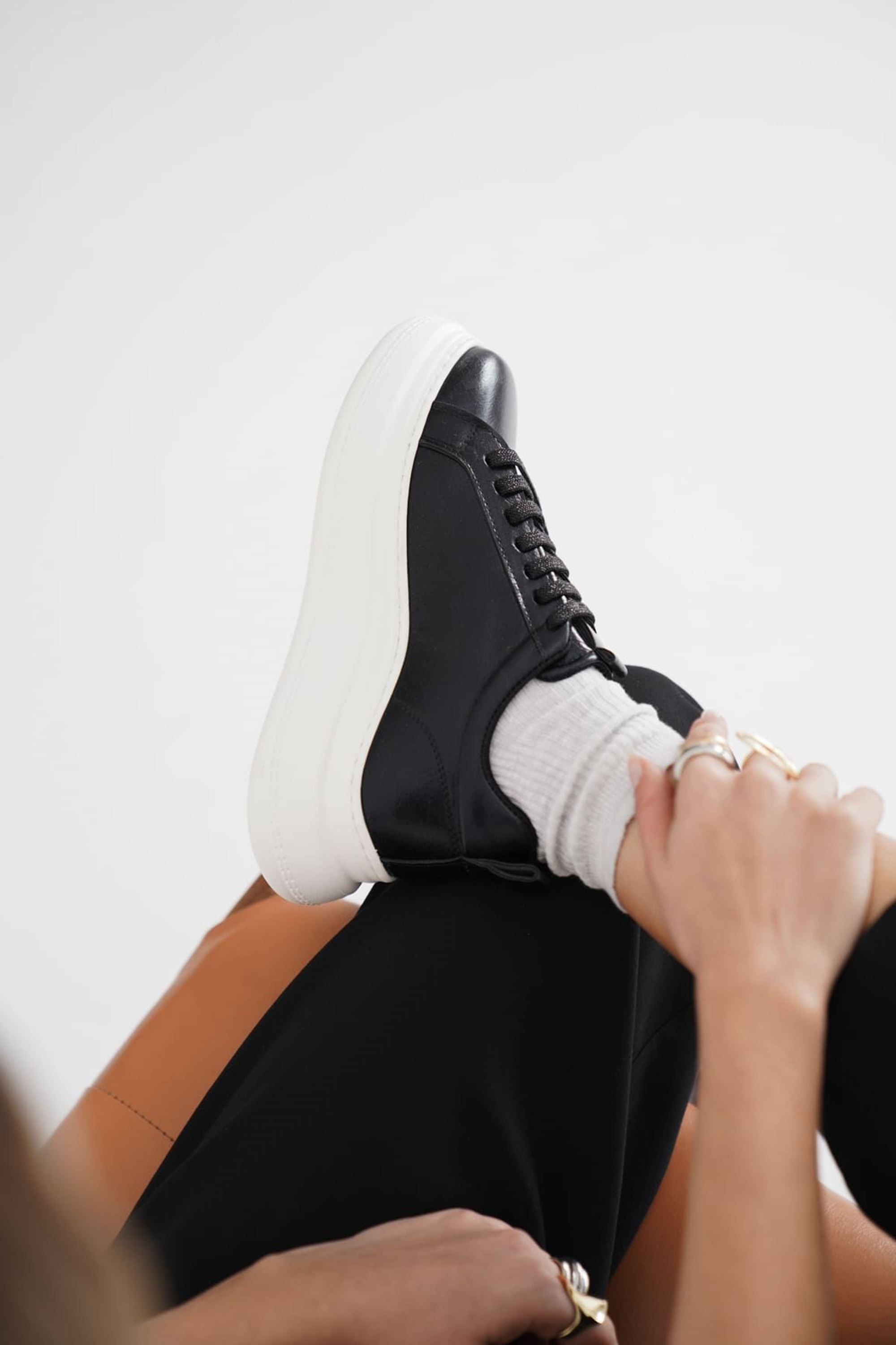 Yezzo Kadın Şık Klasik Spor Ayakkabı Sneaker - Siyah