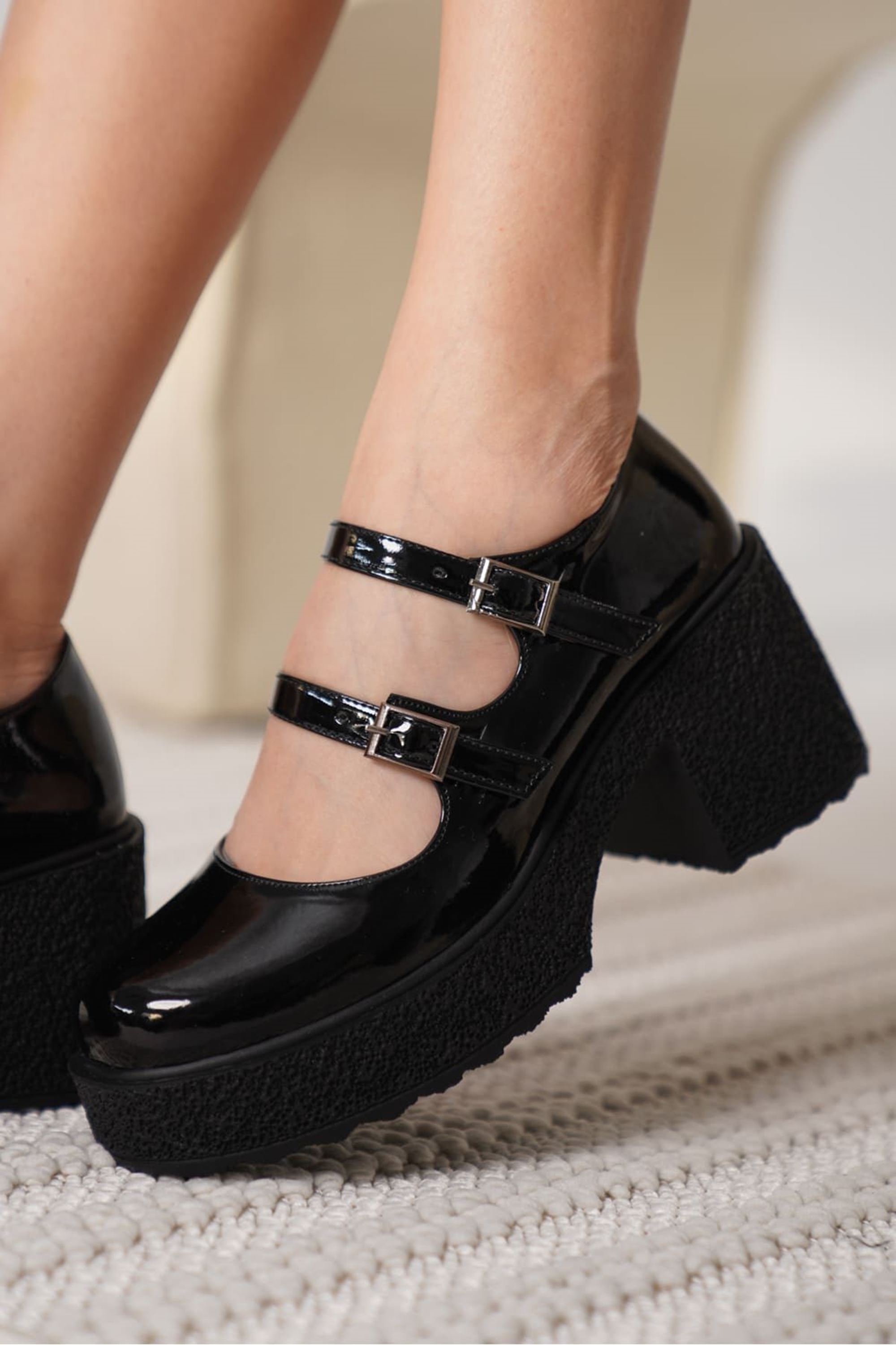 Zarela Kadın Çift Toka Detaylı Rugan Yüksek Topuklu Ayakkabı - Siyah