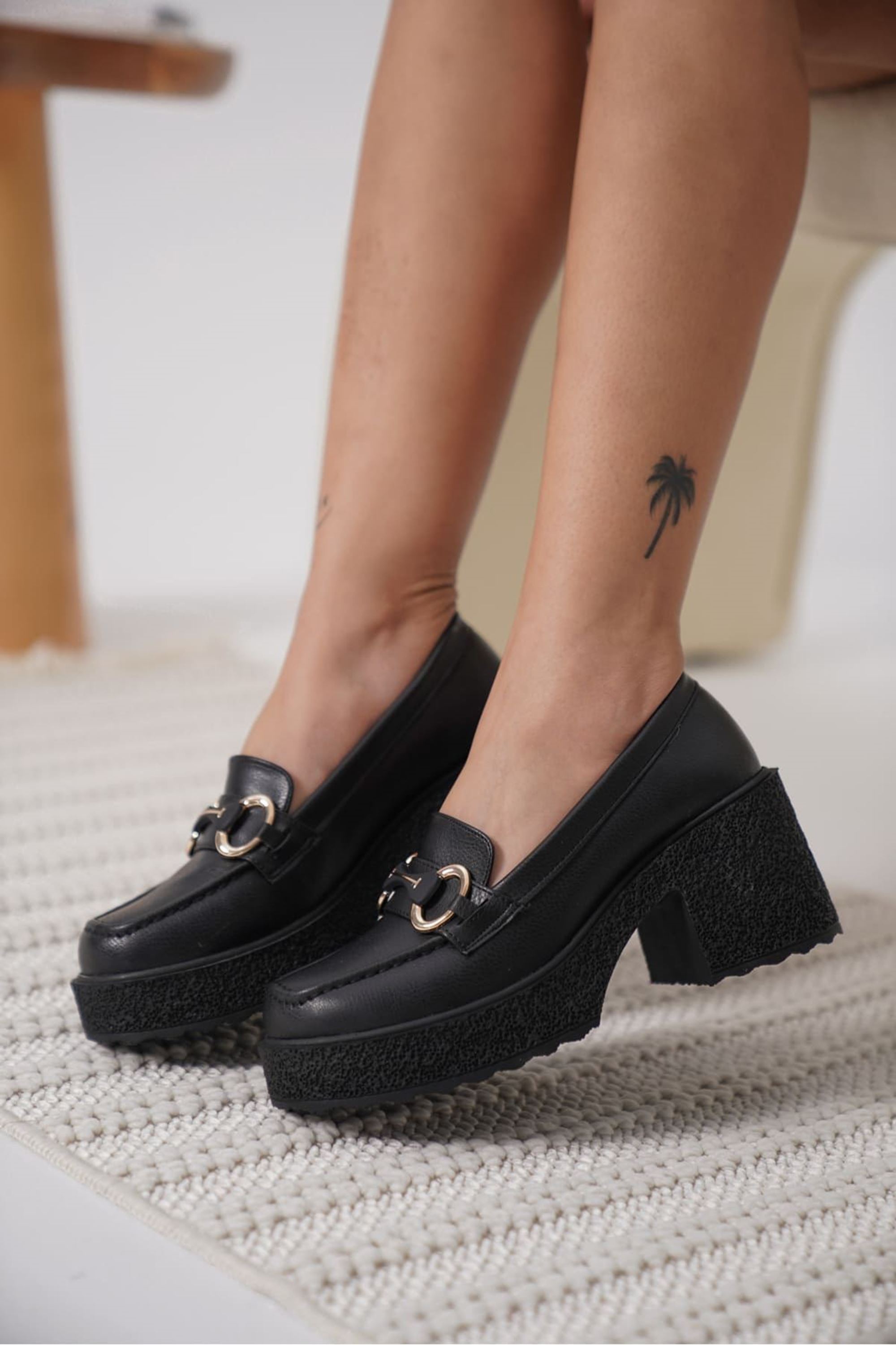 Loreva Kadın Şık Toka Detaylı Günlük Topuklu Ayakkabı - Siyah