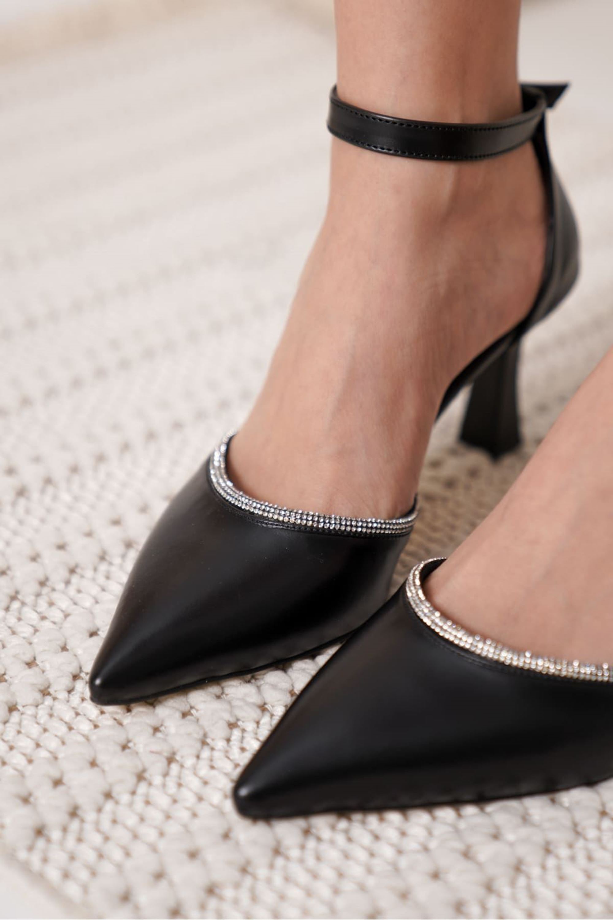 Taline Kadın Taş Detaylı Şık Kelepçeli Topuklu Ayakkabı - Siyah