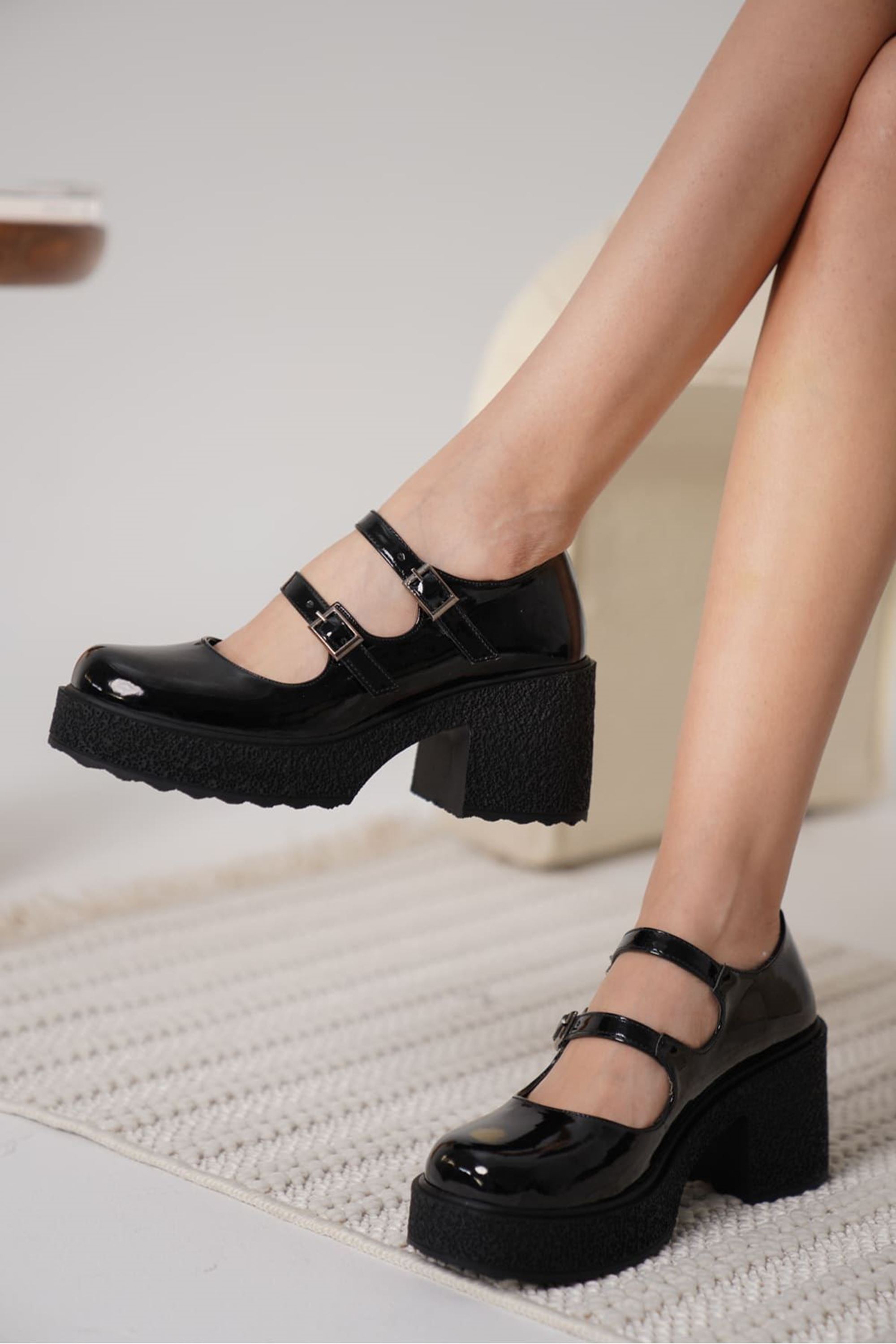 Zarela Kadın Çift Toka Detaylı Rugan Yüksek Topuklu Ayakkabı - Siyah