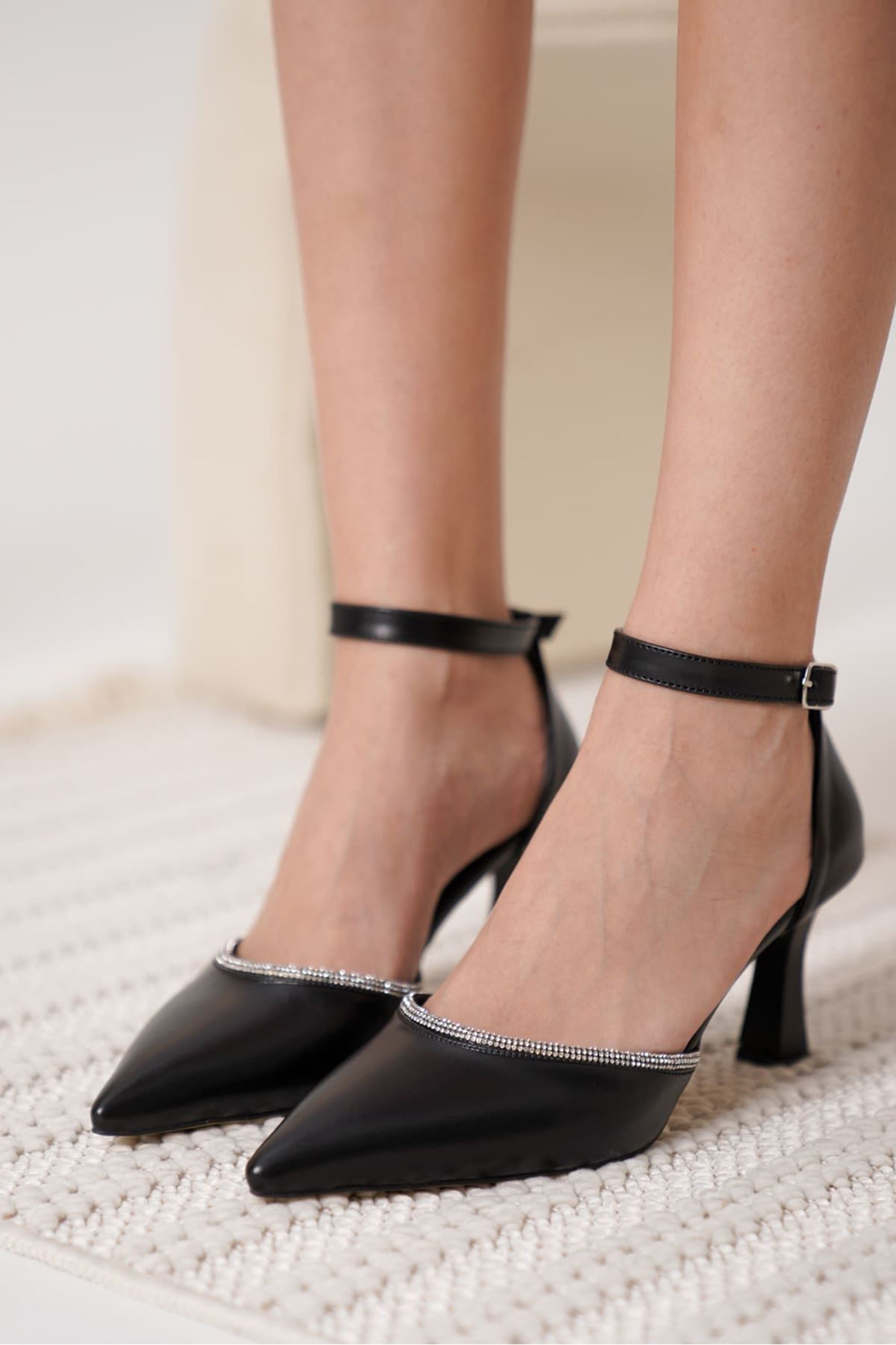 Taline Kadın Taş Detaylı Şık Kelepçeli Topuklu Ayakkabı - Siyah