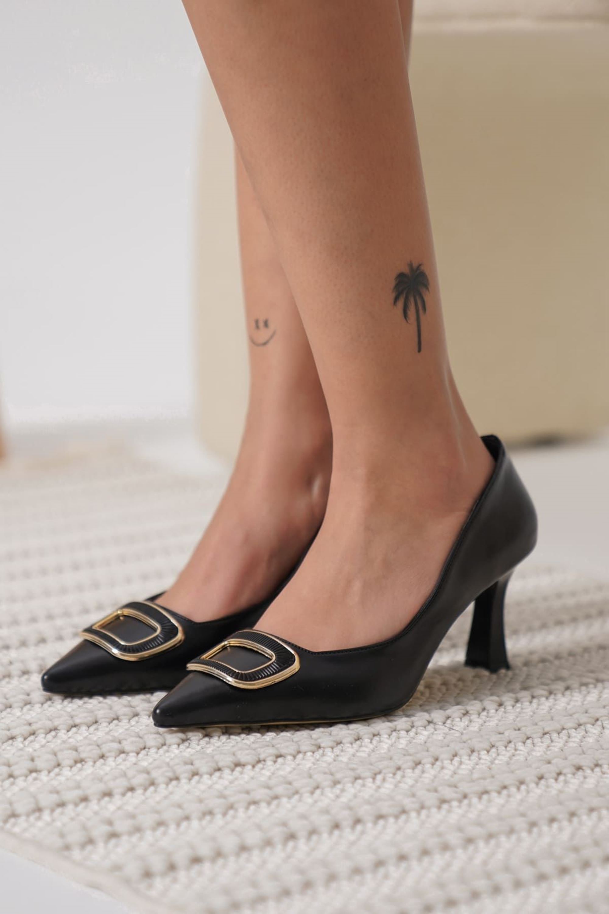 Elindra Kadın Şık Toka Detaylı Topuklu Ayakkabı - Siyah