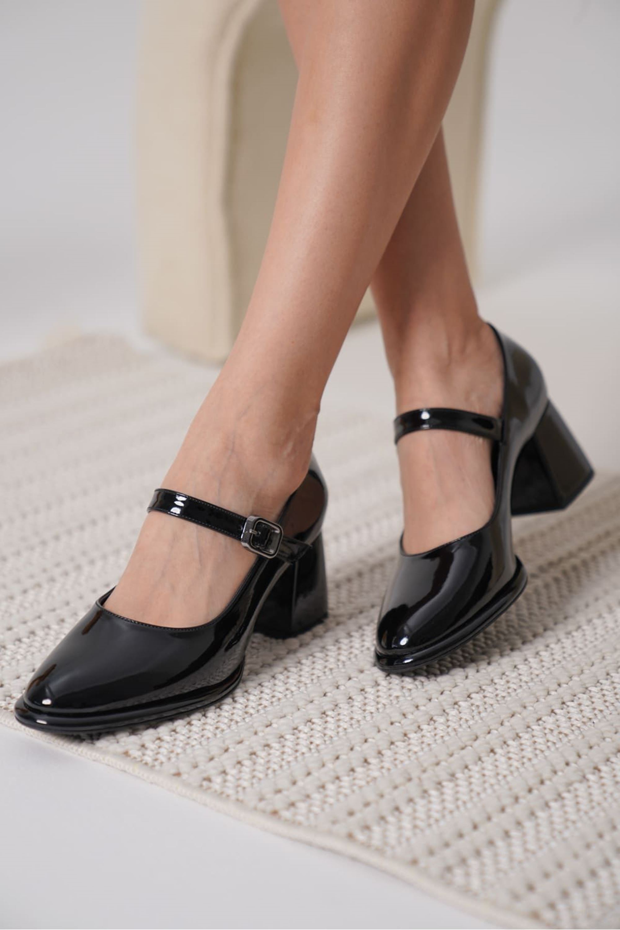 Faelyn Kadın Rugan Klasik Kalın Topuklu Ayakkabı - Siyah