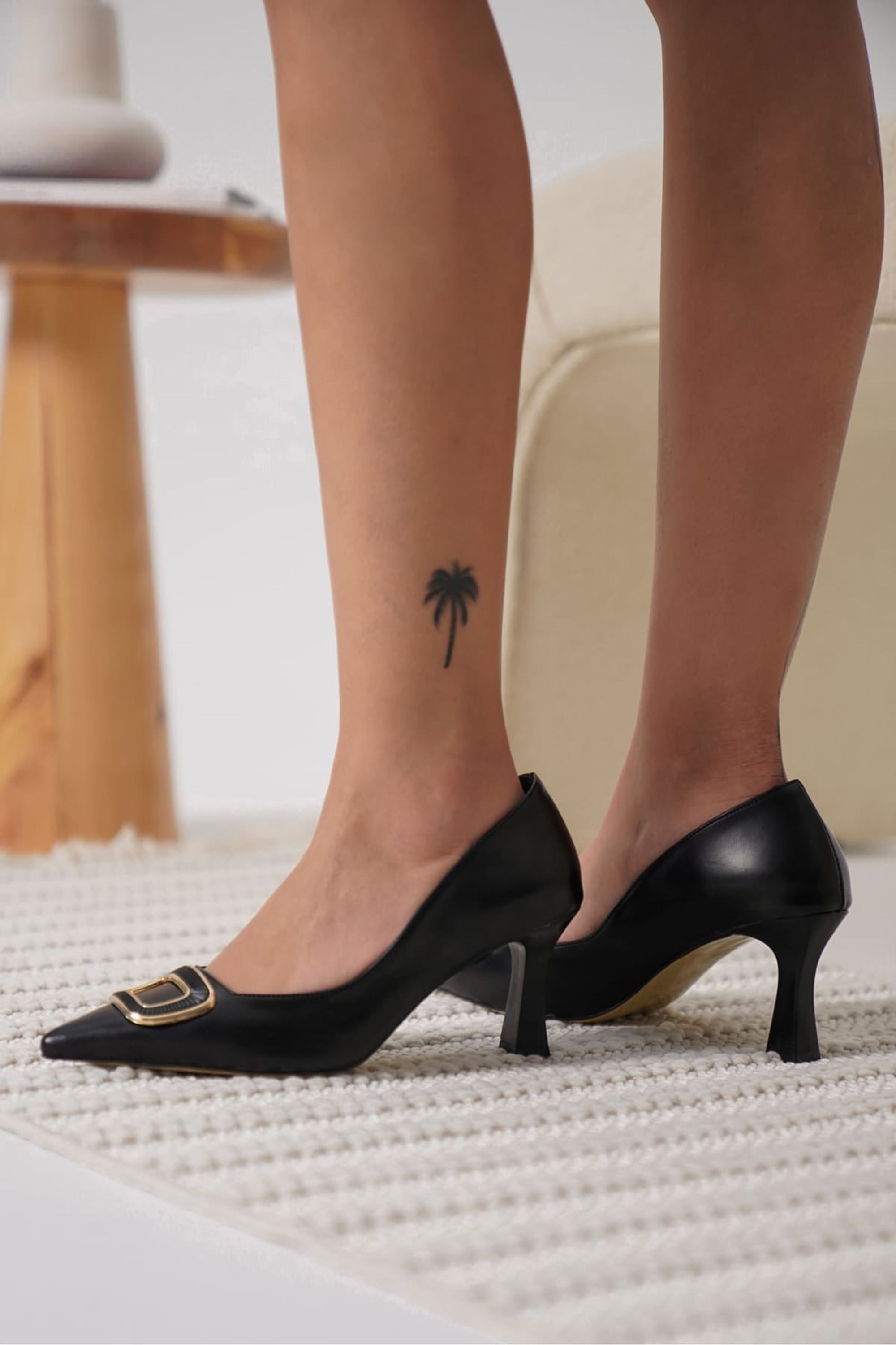 Elindra Kadın Şık Toka Detaylı Topuklu Ayakkabı - Siyah