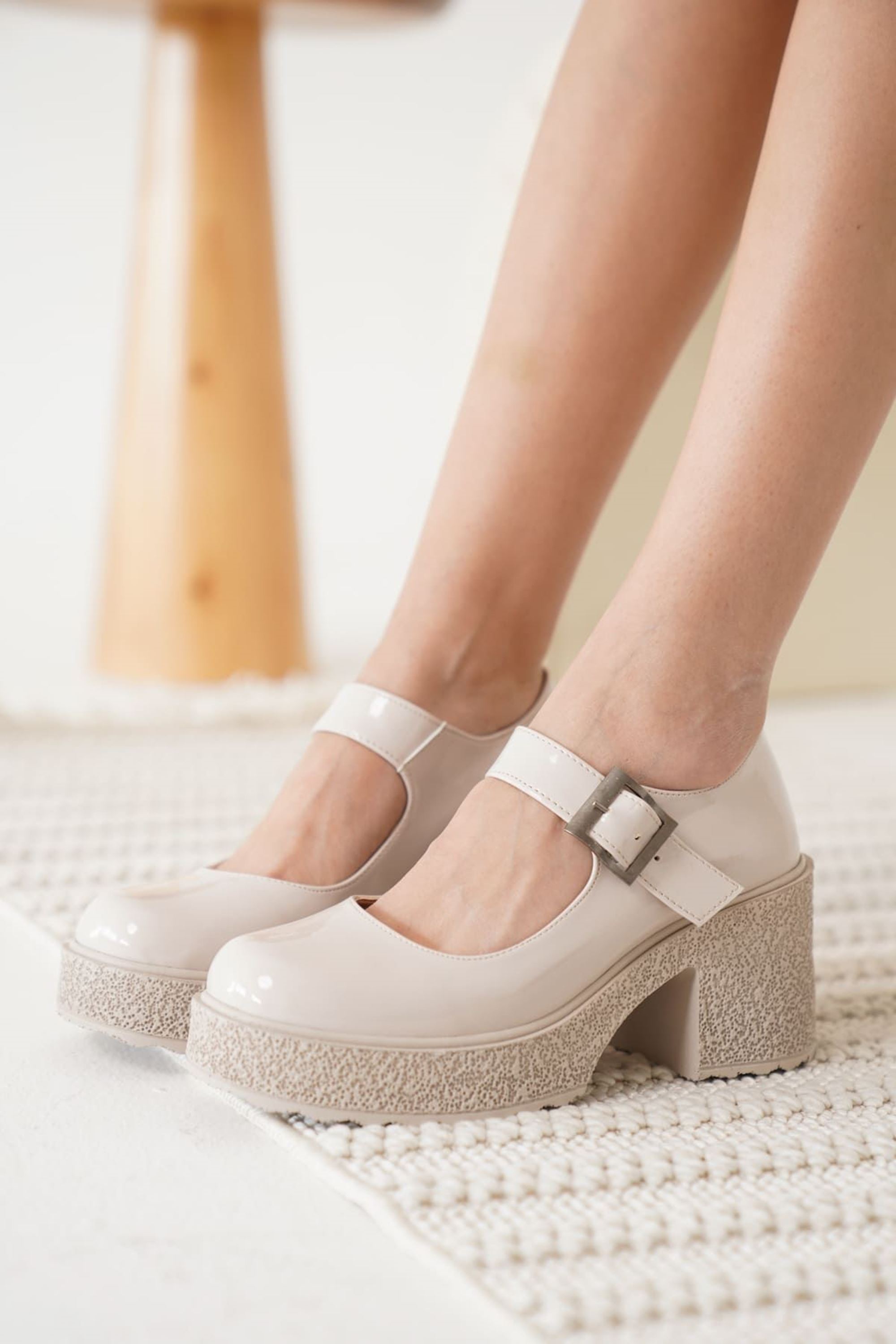 Levaya Kadın Rugan Günlük Yüksek Topuklu Ayakkabı - Bej