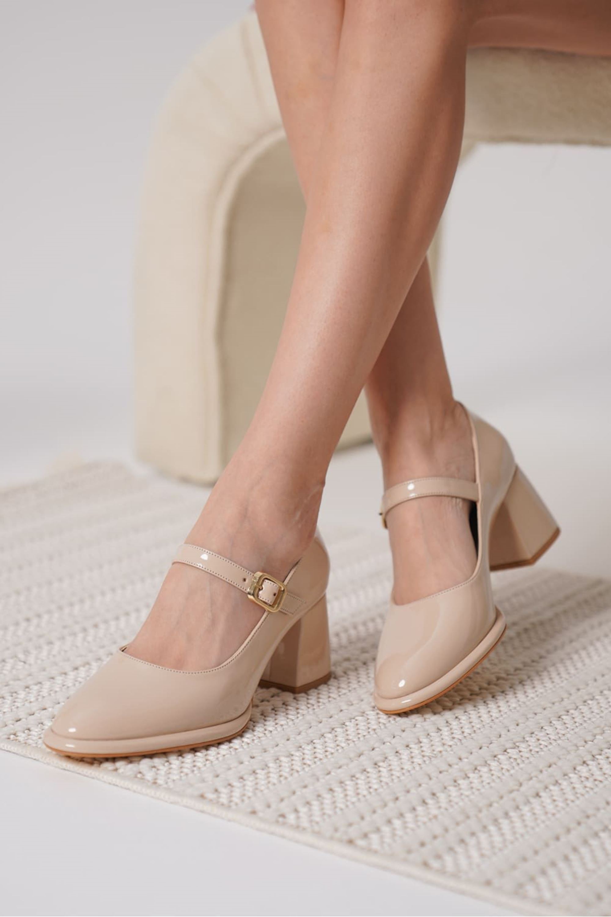 Faelyn Kadın Cilt Klasik Kalın Topuklu Ayakkabı - Bej