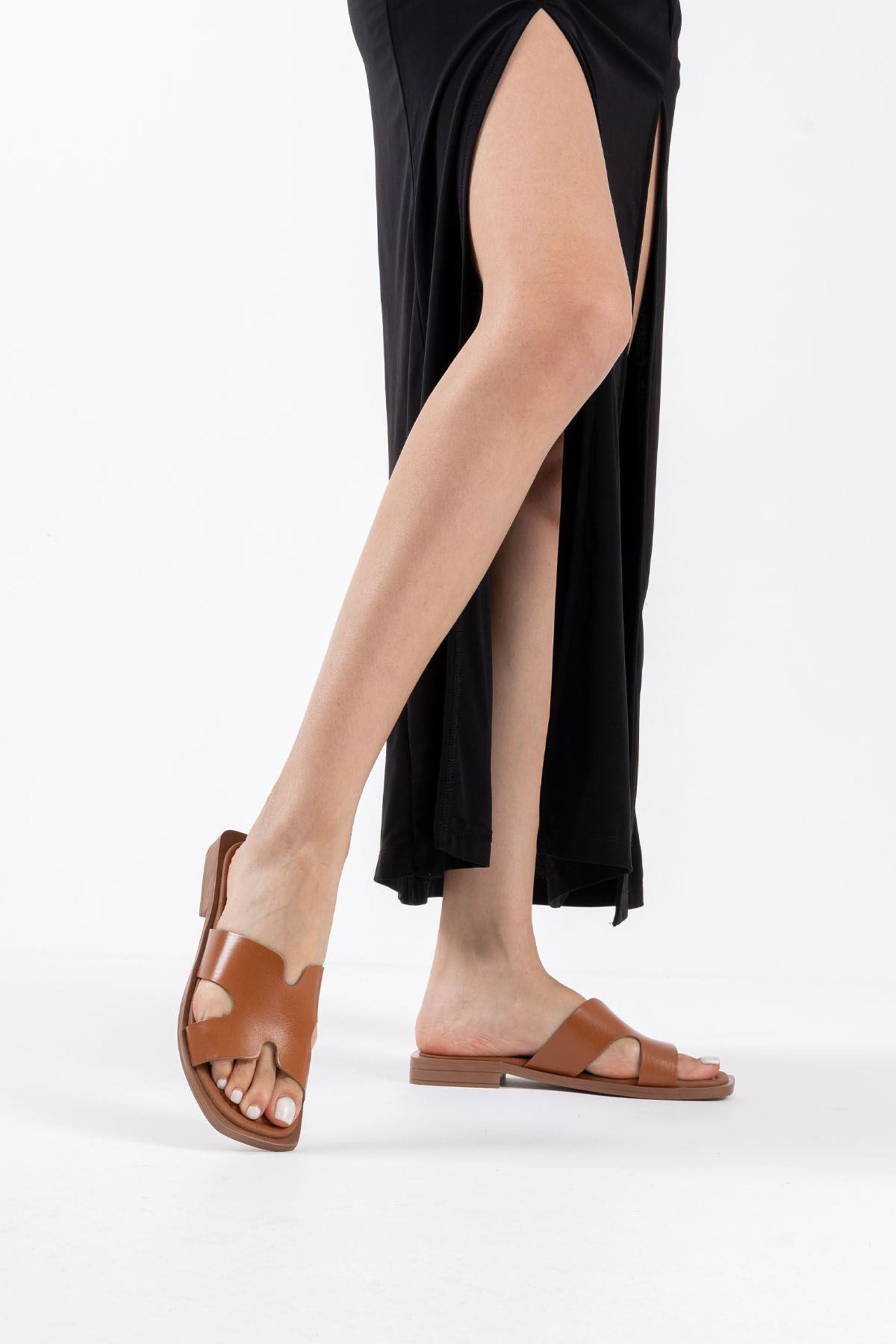 Zeyor Kadın Sade Premium Tasarımlı Hakiki Deri Terlik - Taba